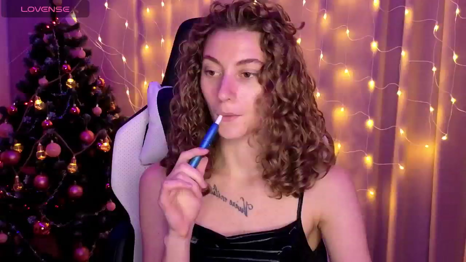 Gallery image thumbnail from Lady_Curls's myfreecams stream on, 12/31/2024, 21:12 image 6 of 20