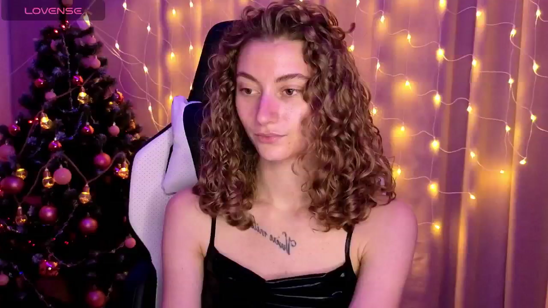 Gallery image thumbnail from Lady_Curls's myfreecams stream on, 12/31/2024, 21:12 image 7 of 20