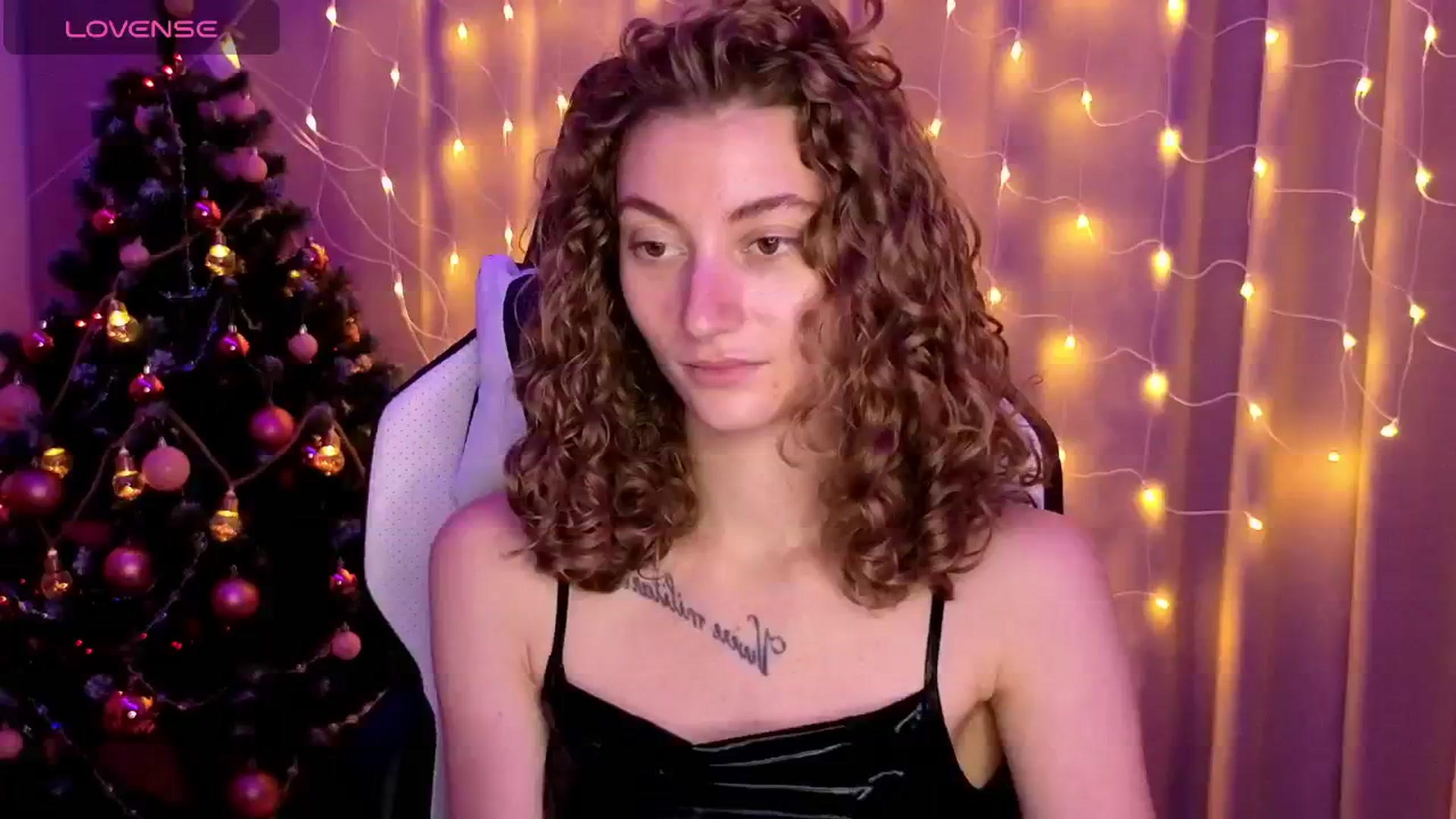Gallery image thumbnail from Lady_Curls's myfreecams stream on, 12/31/2024, 21:12 image 2 of 20