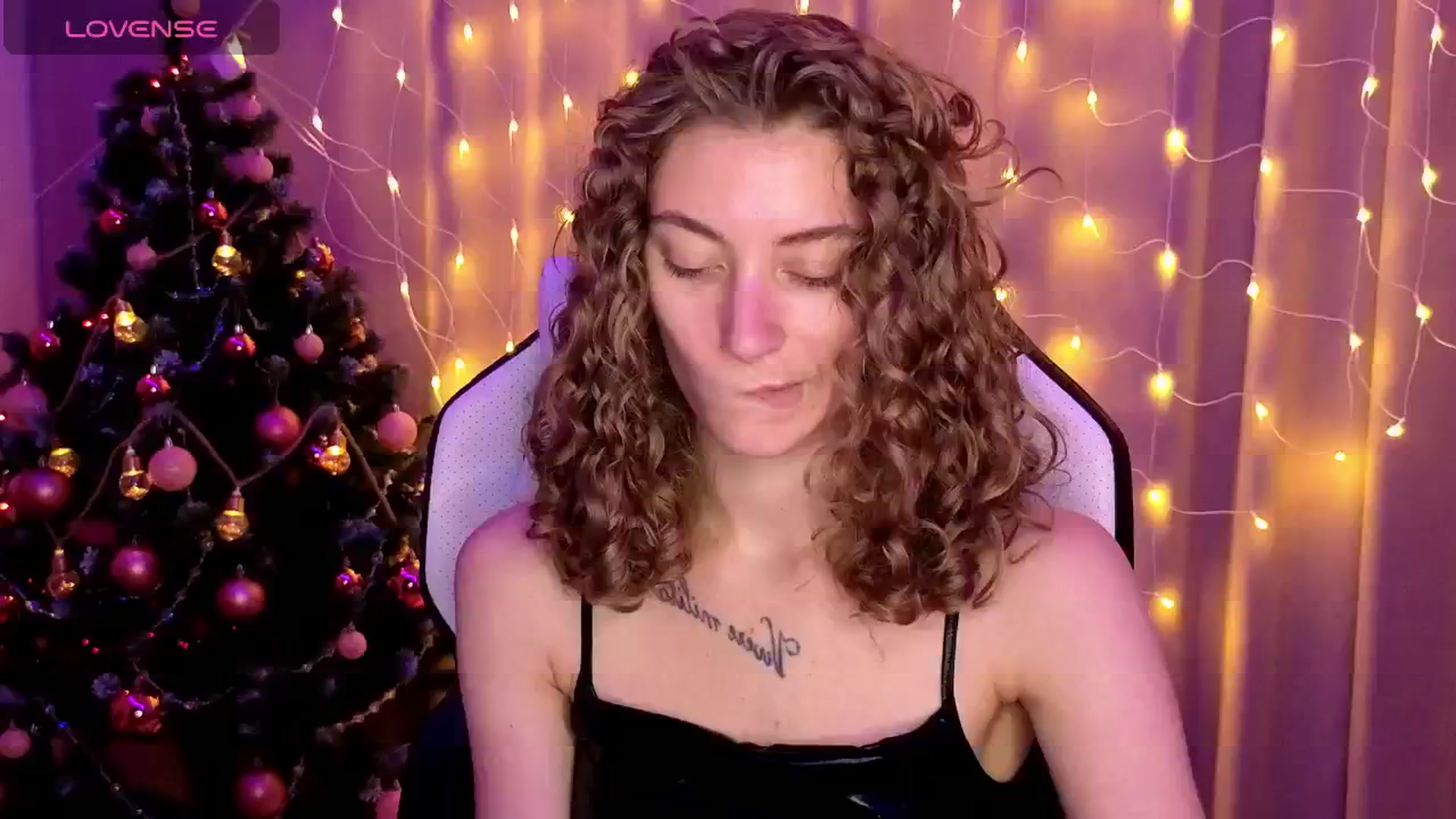 Gallery image thumbnail from Lady_Curls's myfreecams stream on, 12/31/2024, 21:12 image 14 of 20