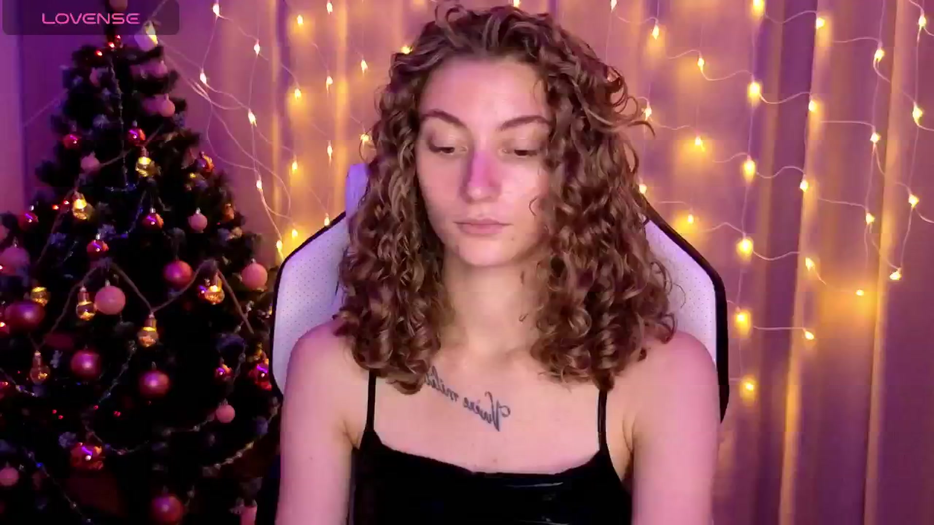 Gallery image thumbnail from Lady_Curls's myfreecams stream on, 12/31/2024, 21:12 image 19 of 20