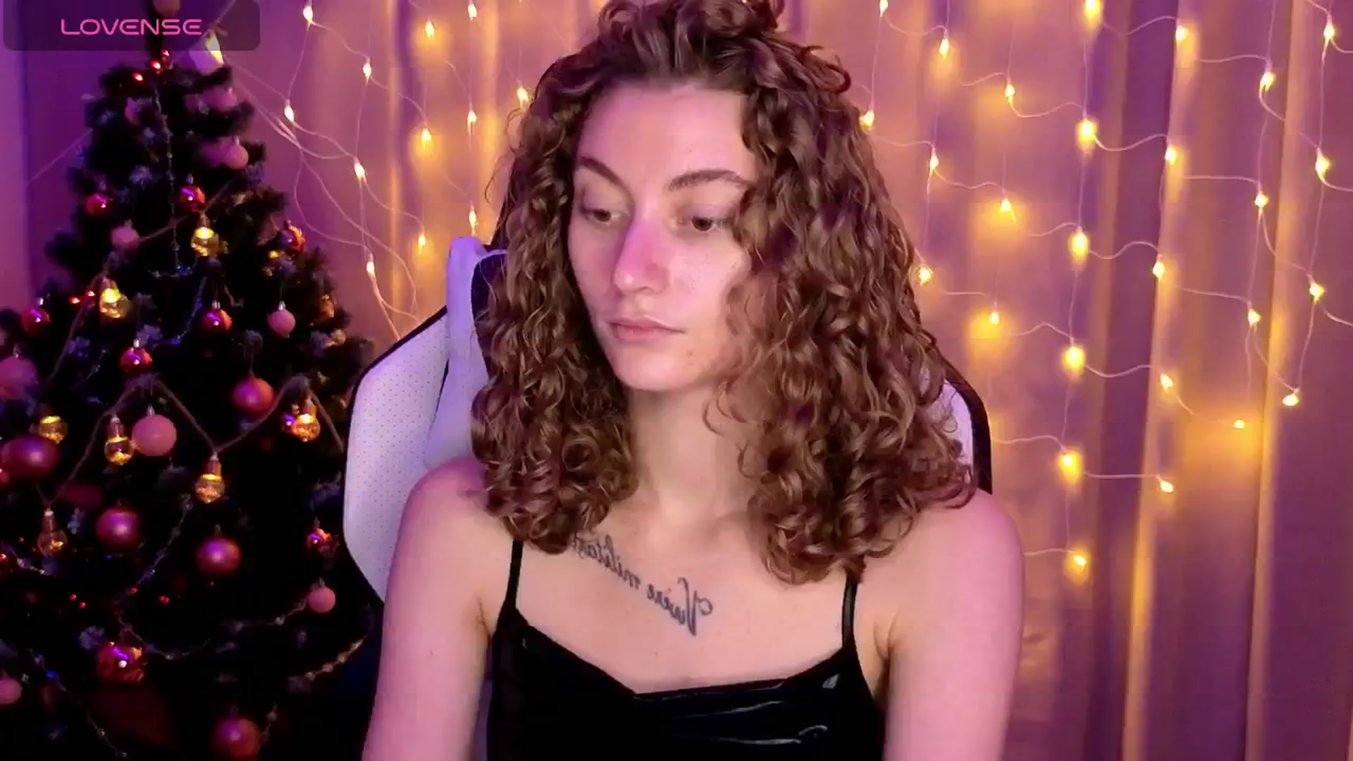 Gallery image thumbnail from Lady_Curls's myfreecams stream on, 12/31/2024, 21:12 image 1 of 20