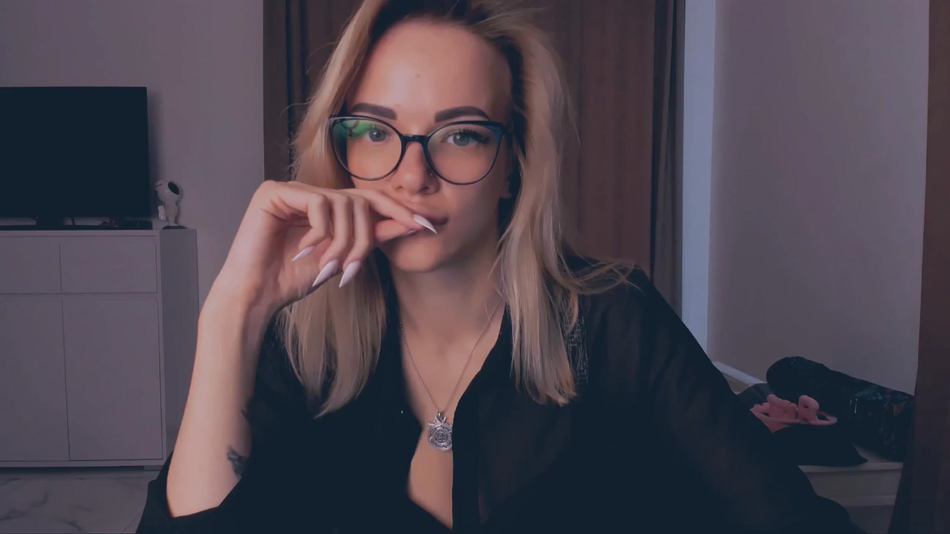 Gallery image thumbnail from Lady_Eva's myfreecams stream on, 05/27/2025, 15:03 image 15 of 20