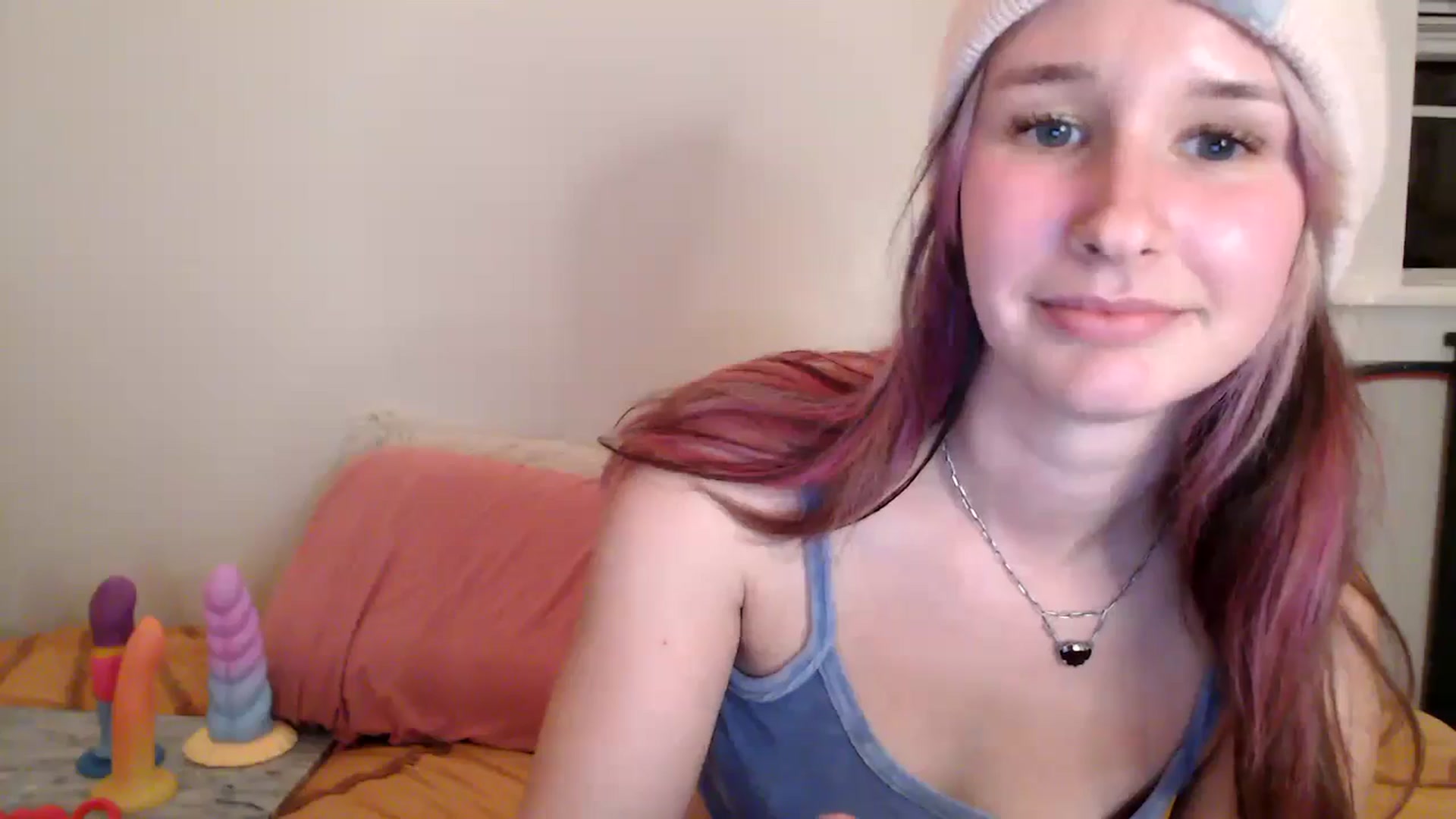 Gallery image thumbnail from Lady_Garnet22's myfreecams stream on, 12/19/2024, 23:18 image 8 of 20