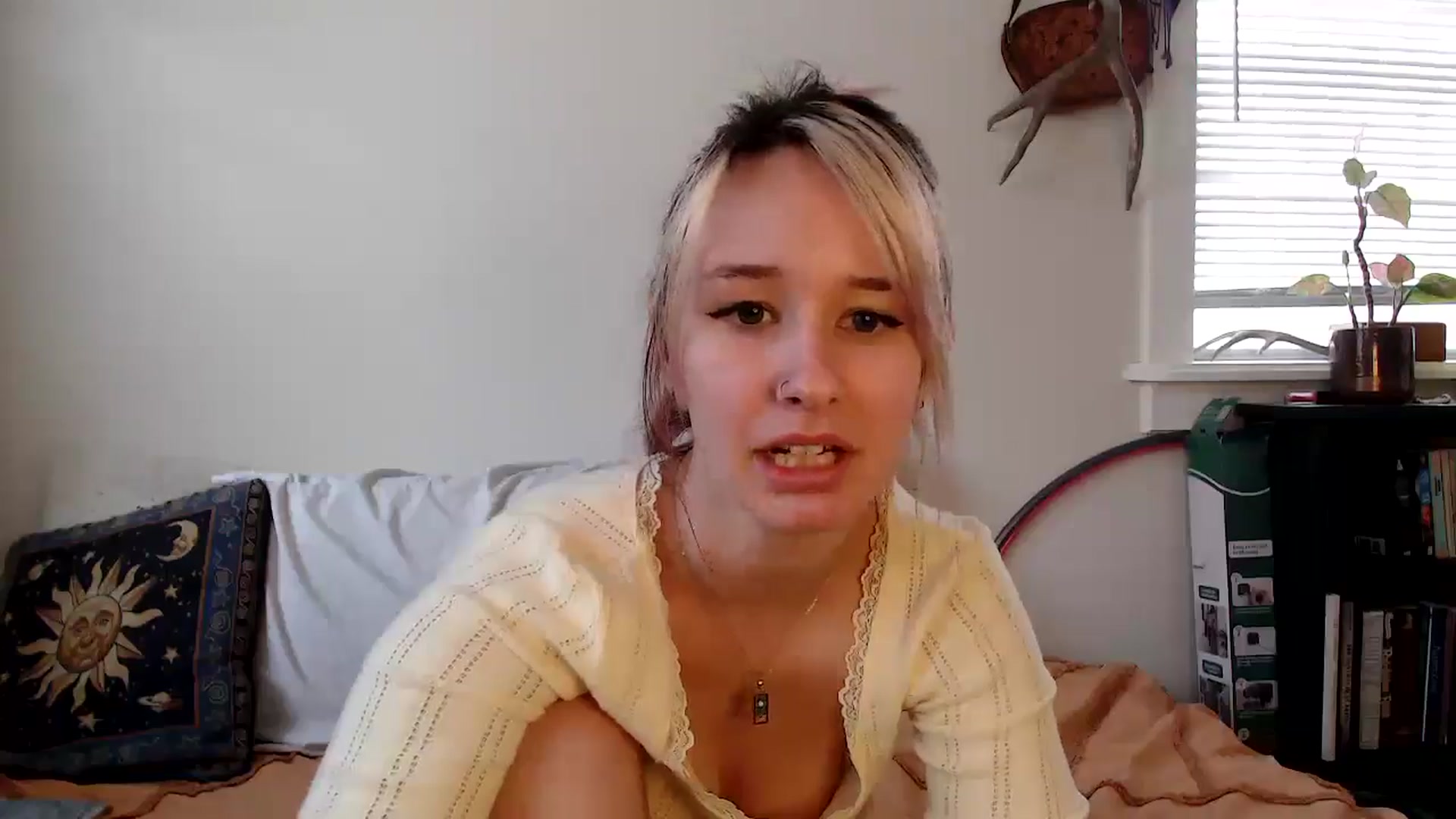 Gallery image thumbnail from Lady_Garnet22's myfreecams stream on, 01/16/2025, 17:27 image 2 of 20