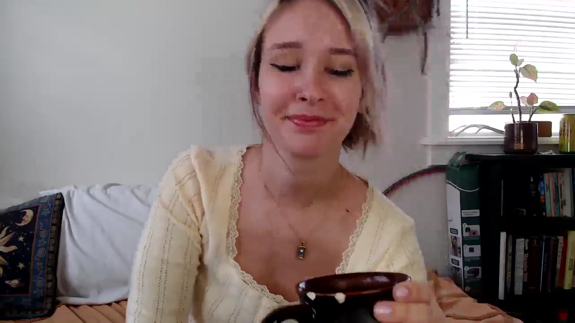 Gallery image thumbnail from Lady_Garnet22's myfreecams stream on, 01/16/2025, 17:27 image 13 of 20