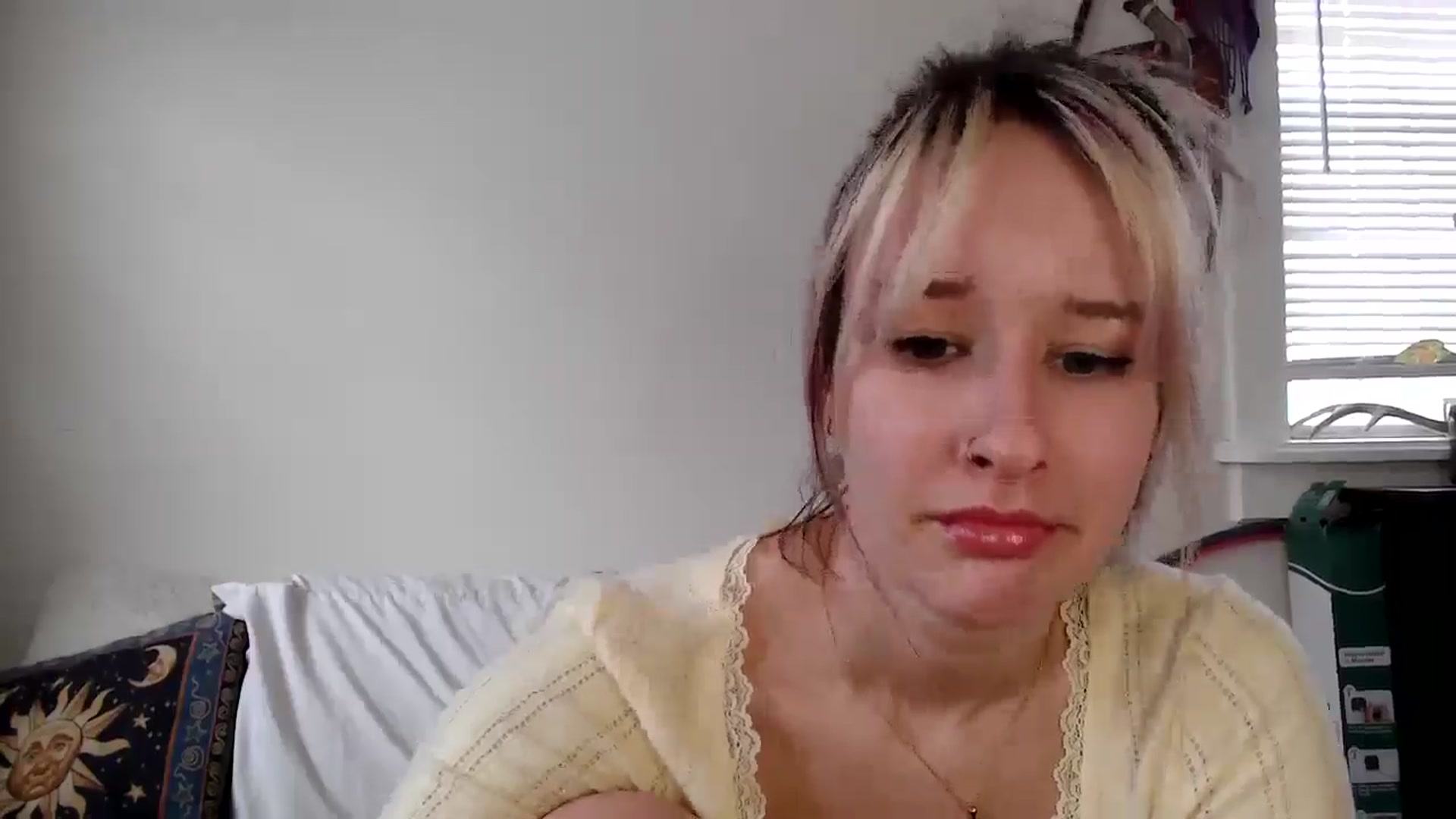 Gallery image thumbnail from Lady_Garnet22's myfreecams stream on, 01/16/2025, 17:27 image 16 of 20