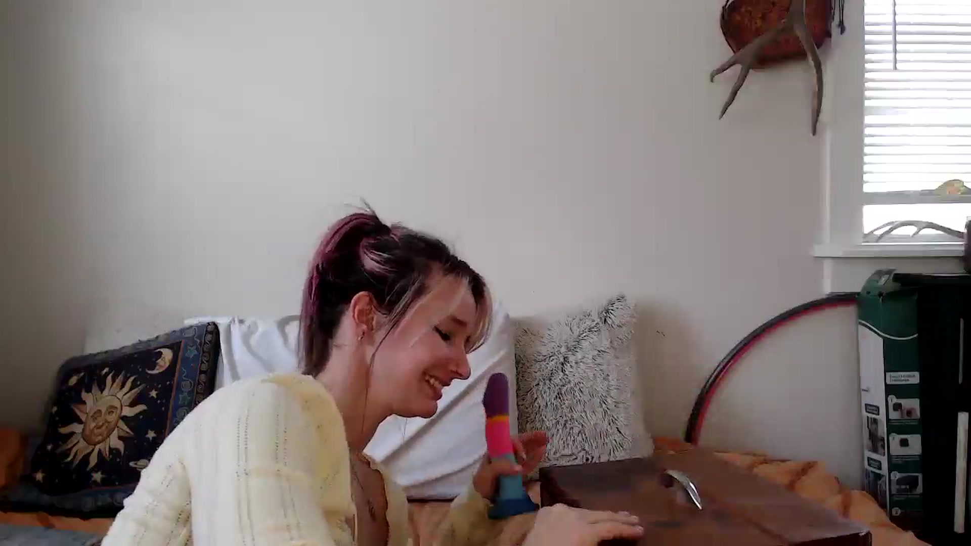 Gallery image thumbnail from Lady_Garnet22's myfreecams stream on, 01/16/2025, 17:27 image 3 of 20