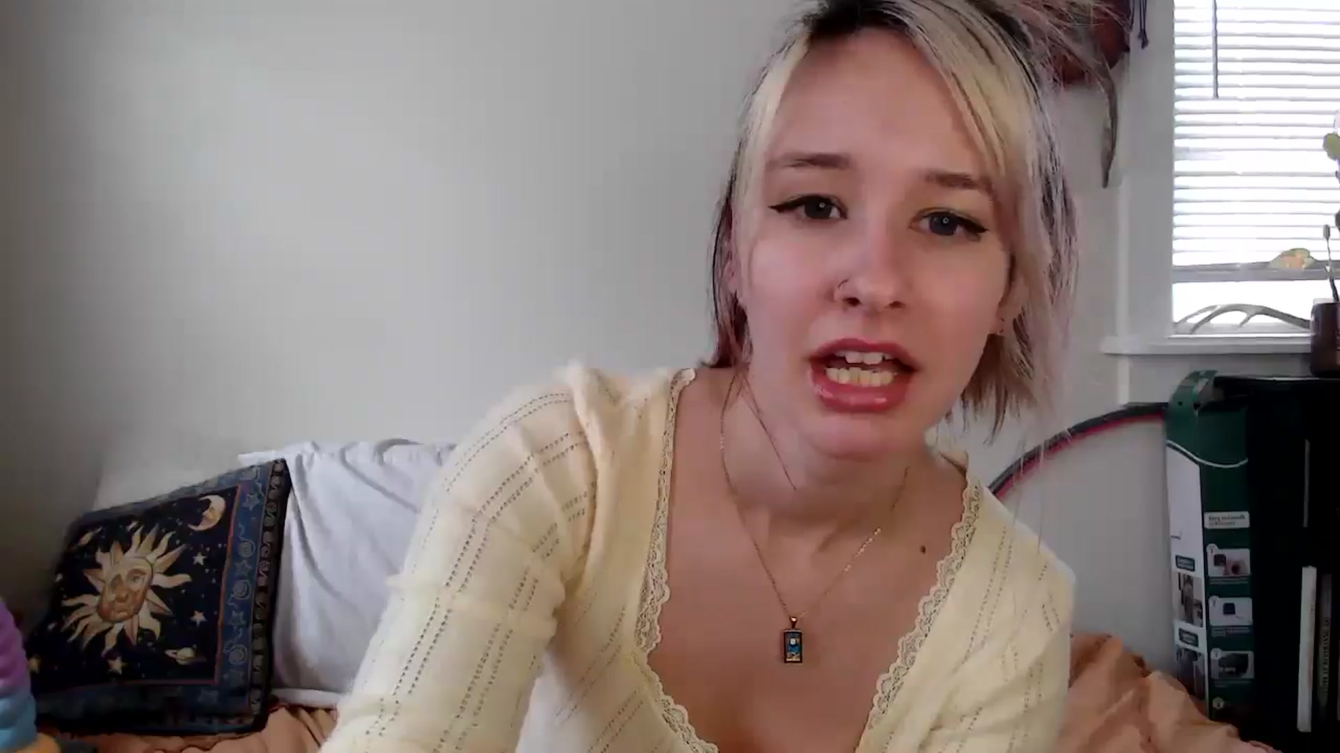 Gallery image thumbnail from Lady_Garnet22's myfreecams stream on, 01/16/2025, 17:27 image 10 of 20