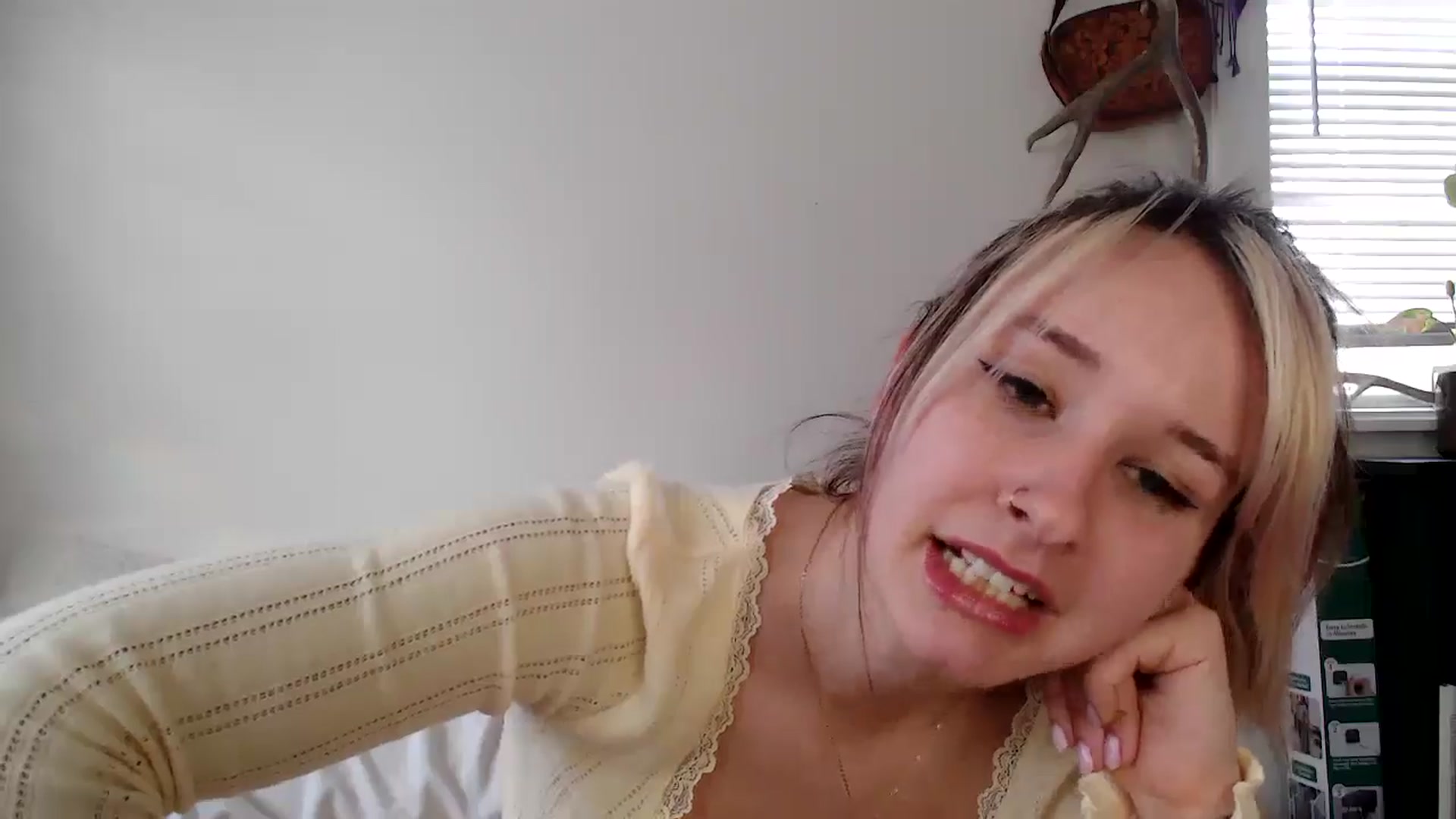 Gallery image thumbnail from Lady_Garnet22's myfreecams stream on, 01/16/2025, 18:04 image 3 of 20