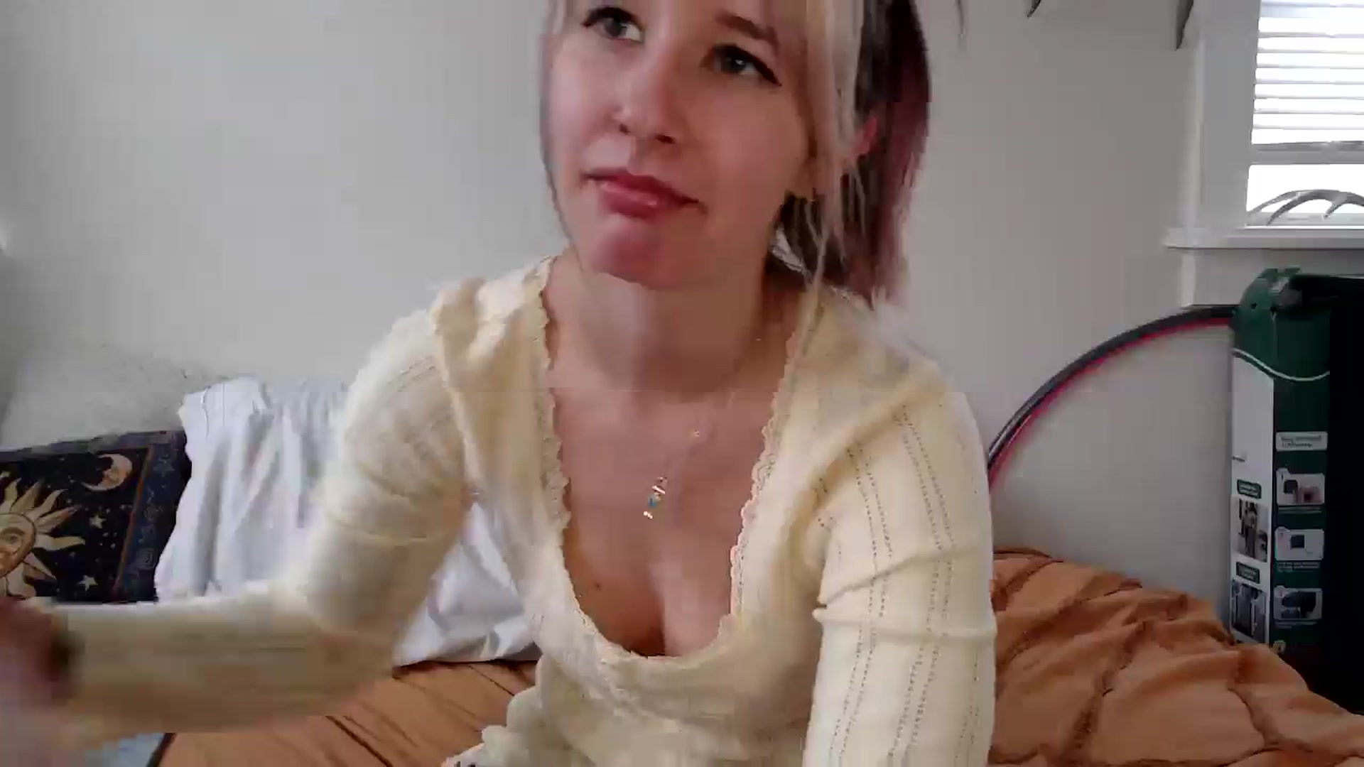 Gallery image thumbnail from Lady_Garnet22's myfreecams stream on, 01/16/2025, 18:04 image 9 of 20