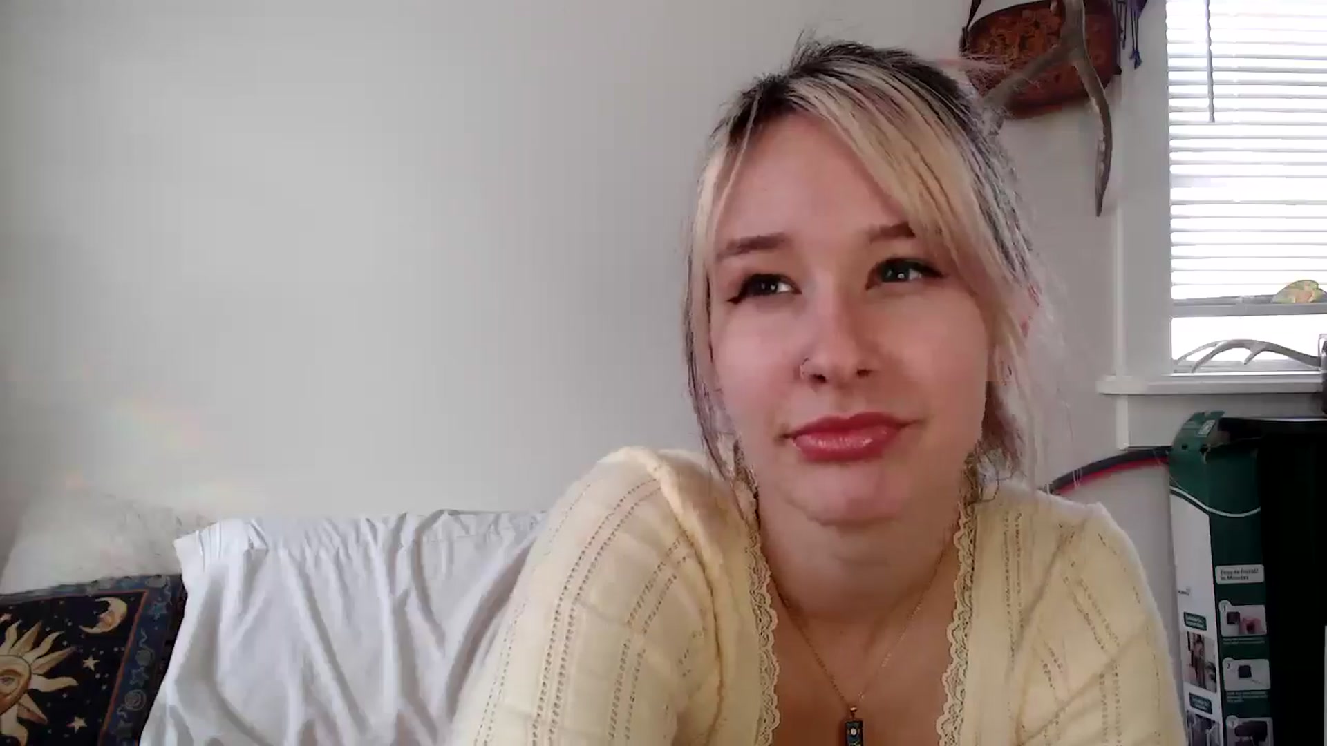Gallery image thumbnail from Lady_Garnet22's myfreecams stream on, 01/16/2025, 18:04 image 2 of 20