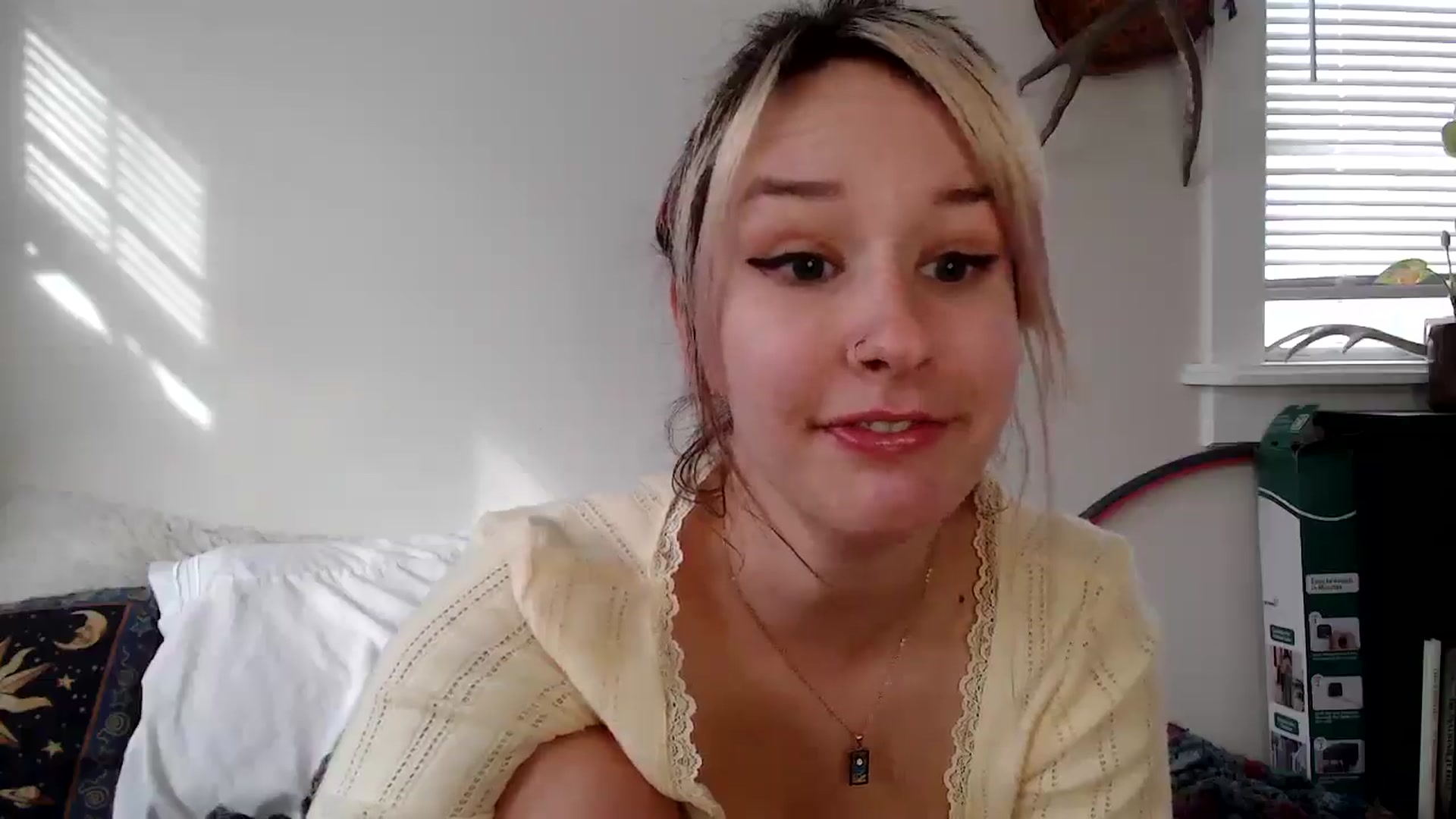 Gallery image thumbnail from Lady_Garnet22's myfreecams stream on, 01/16/2025, 18:39 image 3 of 20