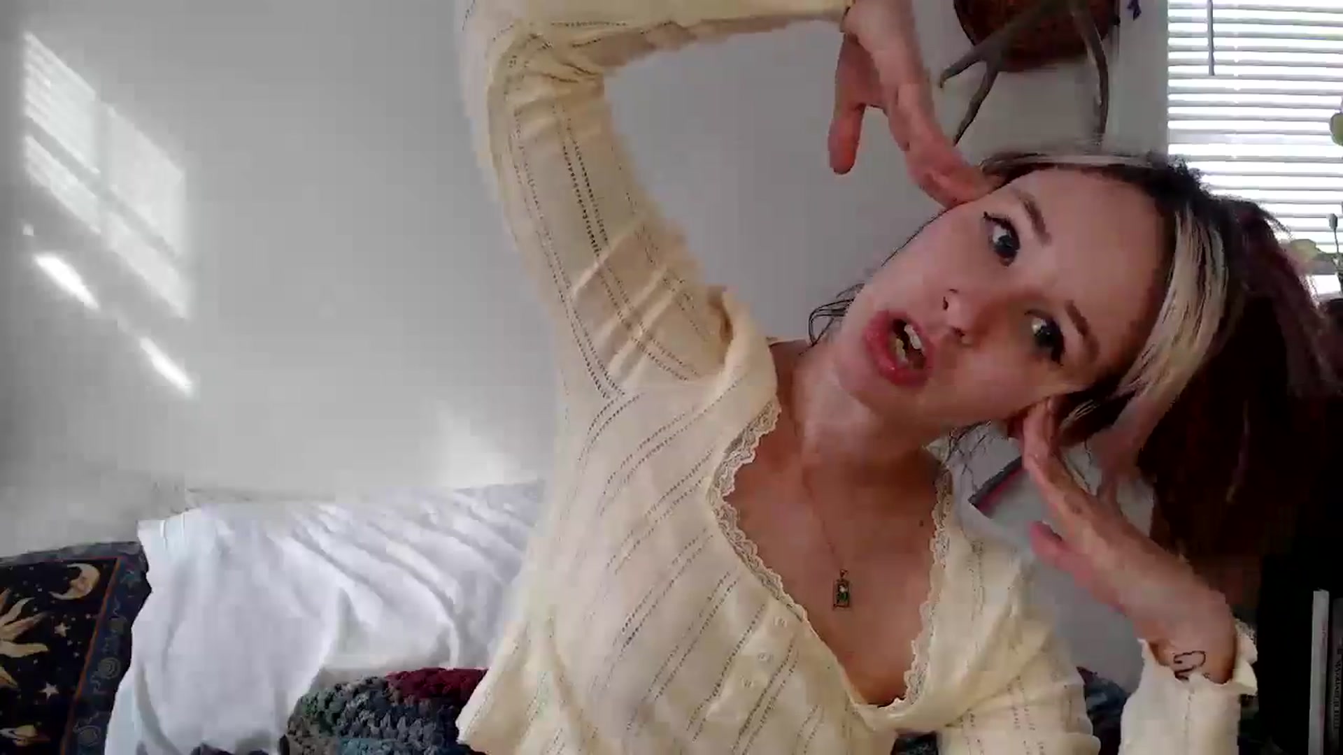 Gallery image thumbnail from Lady_Garnet22's myfreecams stream on, 01/16/2025, 18:39 image 2 of 20
