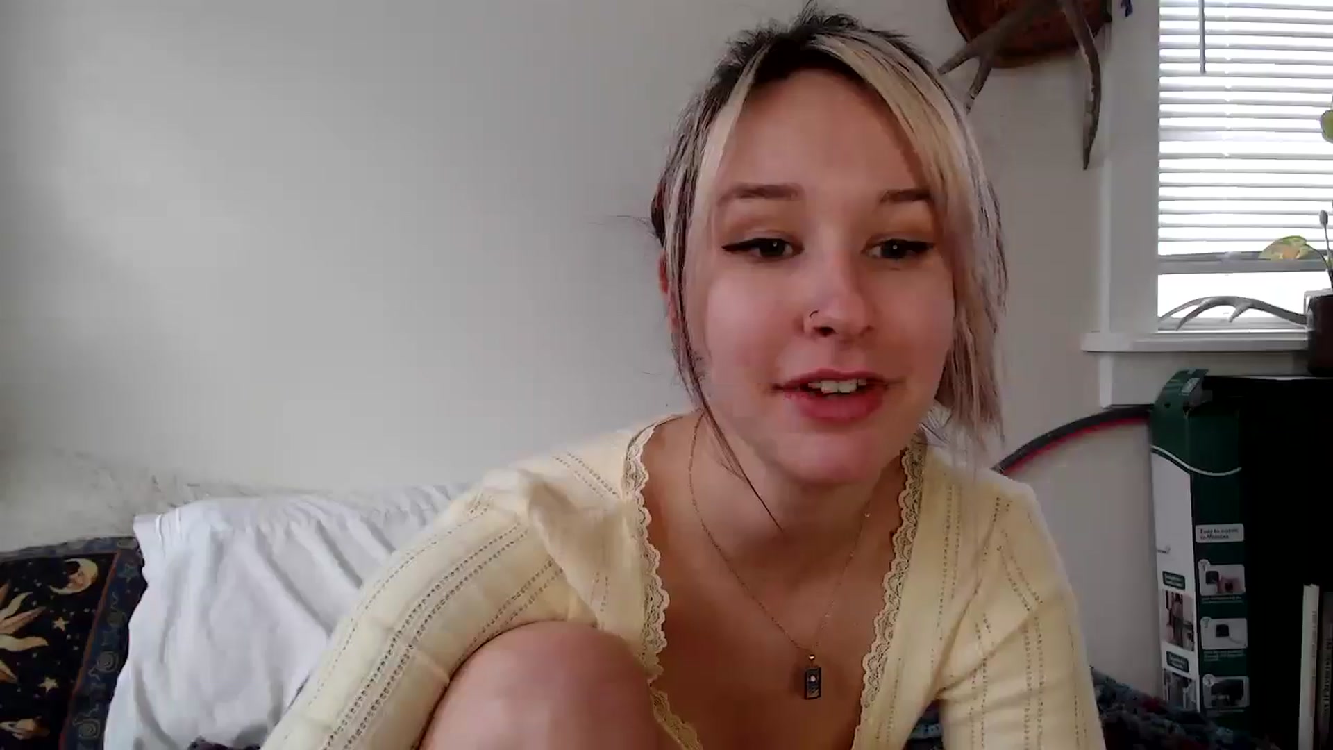 Gallery image thumbnail from Lady_Garnet22's myfreecams stream on, 01/16/2025, 18:39 image 9 of 20