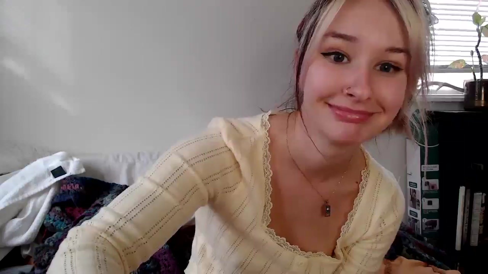 Gallery image thumbnail from Lady_Garnet22's myfreecams stream on, 01/16/2025, 18:39 image 20 of 20