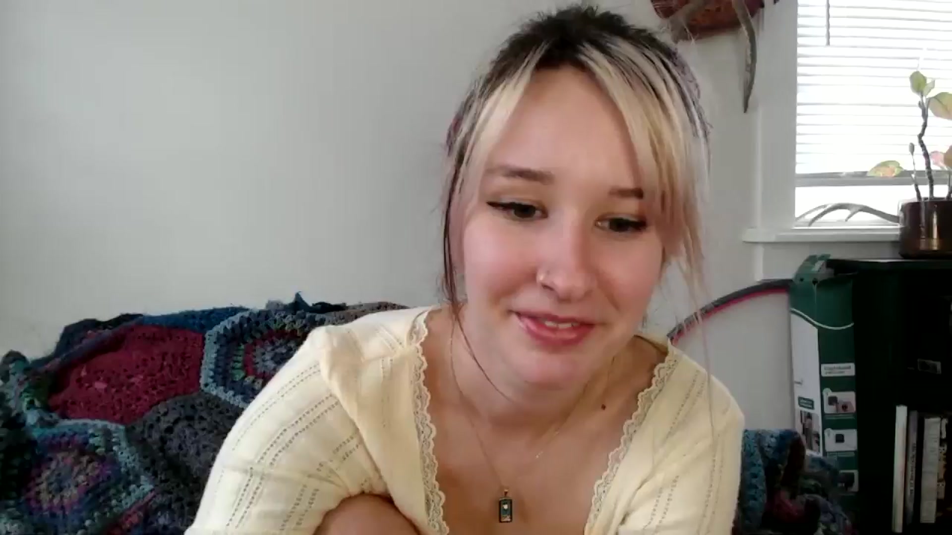 Gallery image thumbnail from Lady_Garnet22's myfreecams stream on, 01/16/2025, 19:08 image 1 of 20