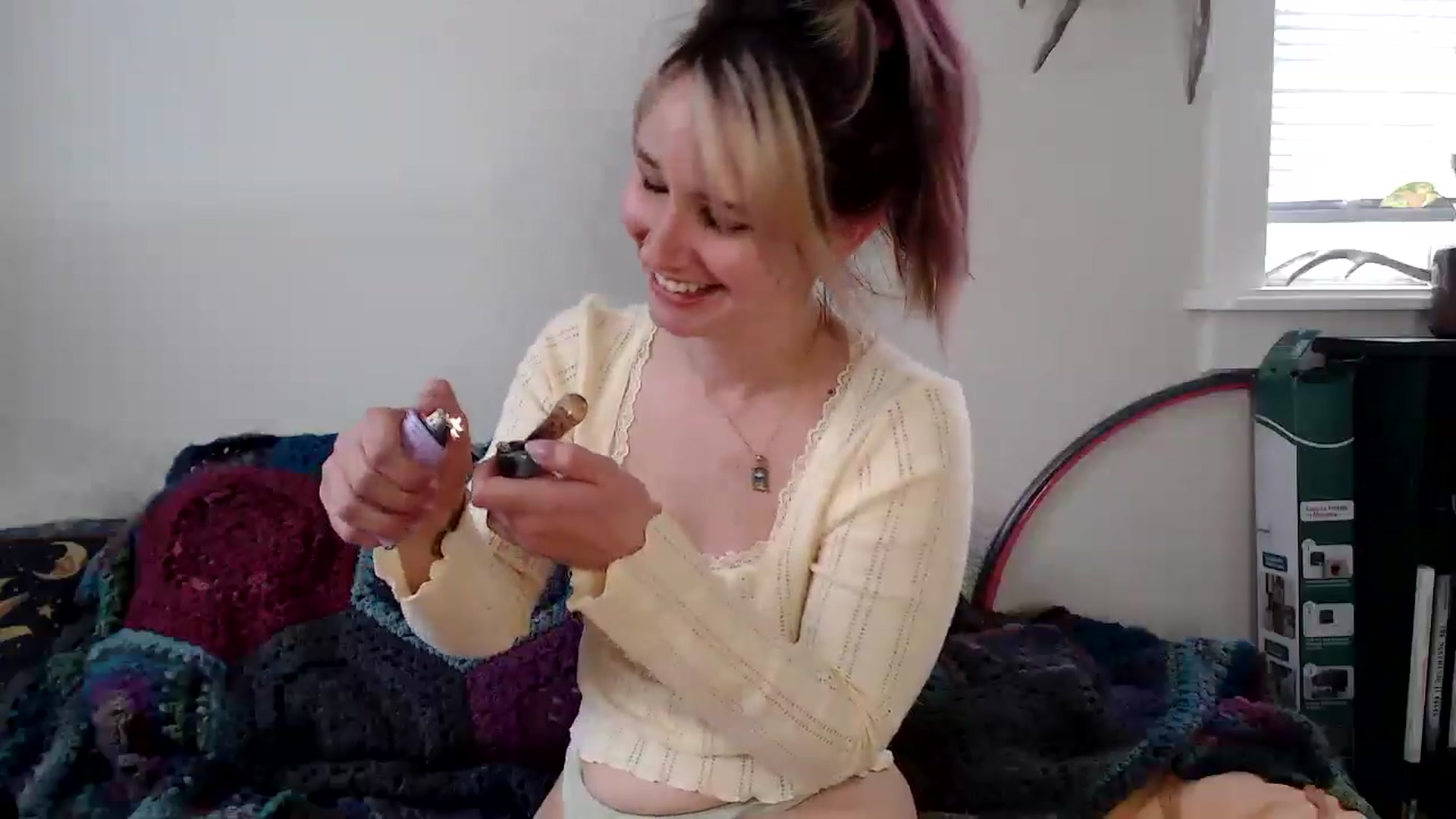 Gallery image thumbnail from Lady_Garnet22's myfreecams stream on, 01/16/2025, 19:08 image 12 of 20