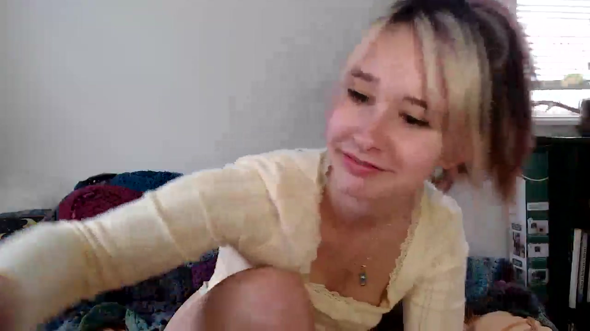 Gallery image thumbnail from Lady_Garnet22's myfreecams stream on, 01/16/2025, 19:08 image 10 of 20