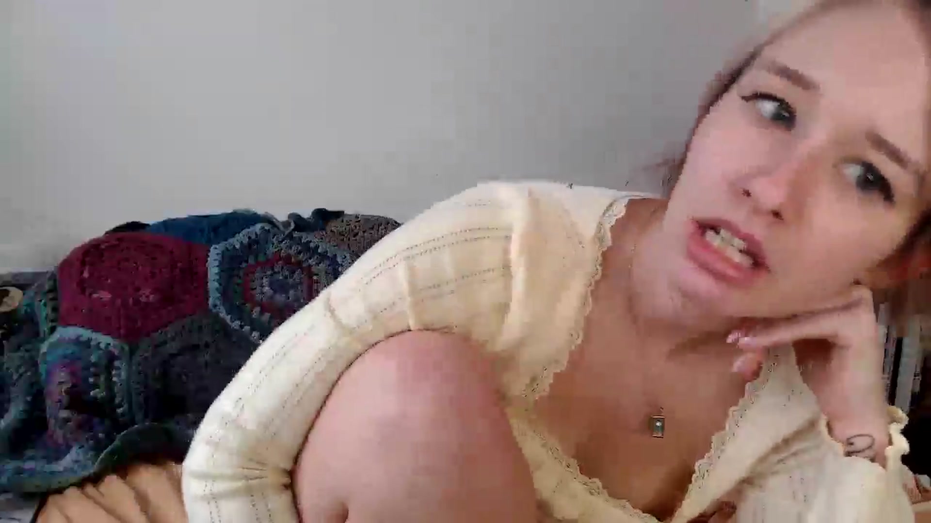 Gallery image thumbnail from Lady_Garnet22's myfreecams stream on, 01/16/2025, 19:08 image 6 of 20