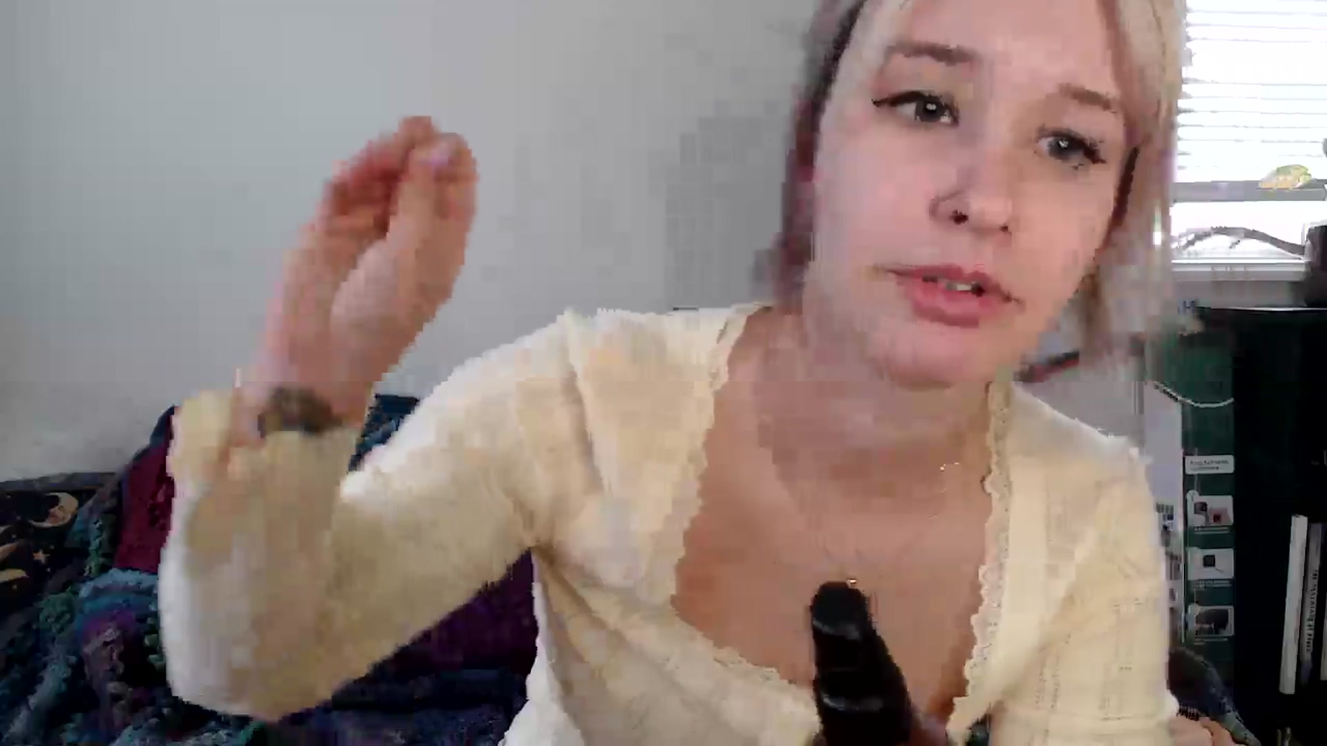 Gallery image thumbnail from Lady_Garnet22's myfreecams stream on, 01/16/2025, 19:08 image 15 of 20