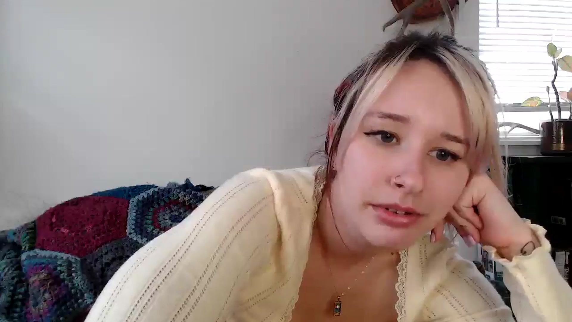 Gallery image thumbnail from Lady_Garnet22's myfreecams stream on, 01/16/2025, 19:08 image 2 of 20