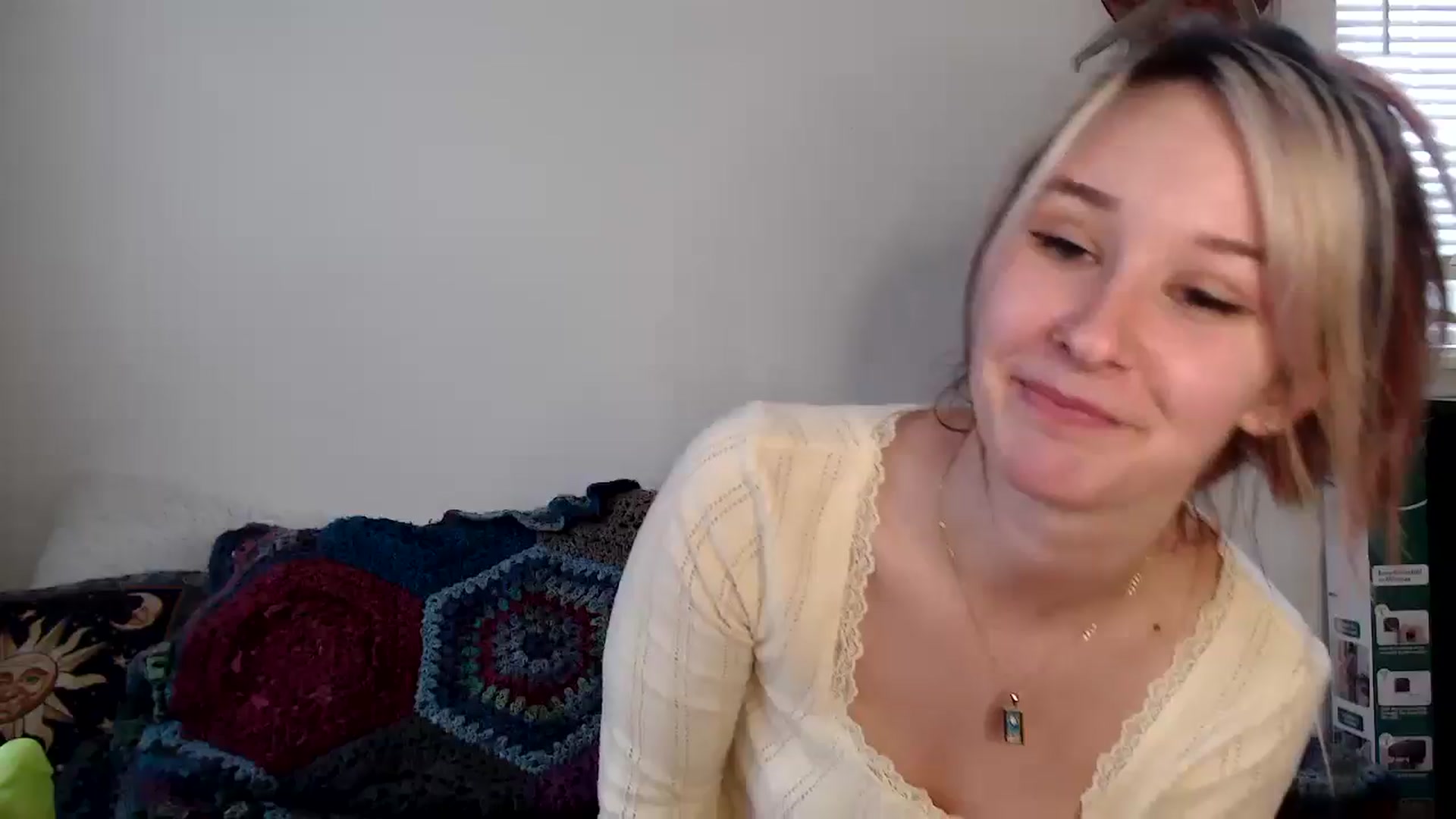 Gallery image thumbnail from Lady_Garnet22's myfreecams stream on, 01/16/2025, 19:43 image 3 of 20