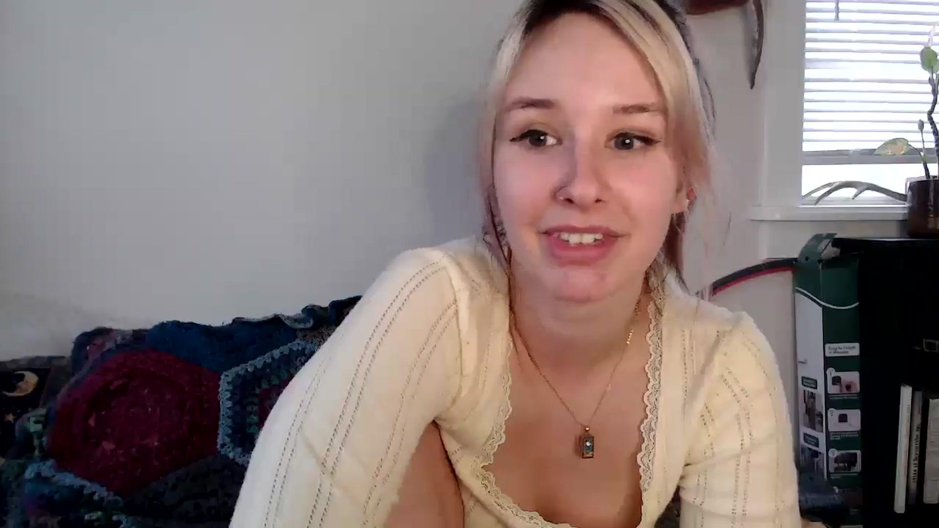 Gallery image thumbnail from Lady_Garnet22's myfreecams stream on, 01/16/2025, 19:43 image 20 of 20