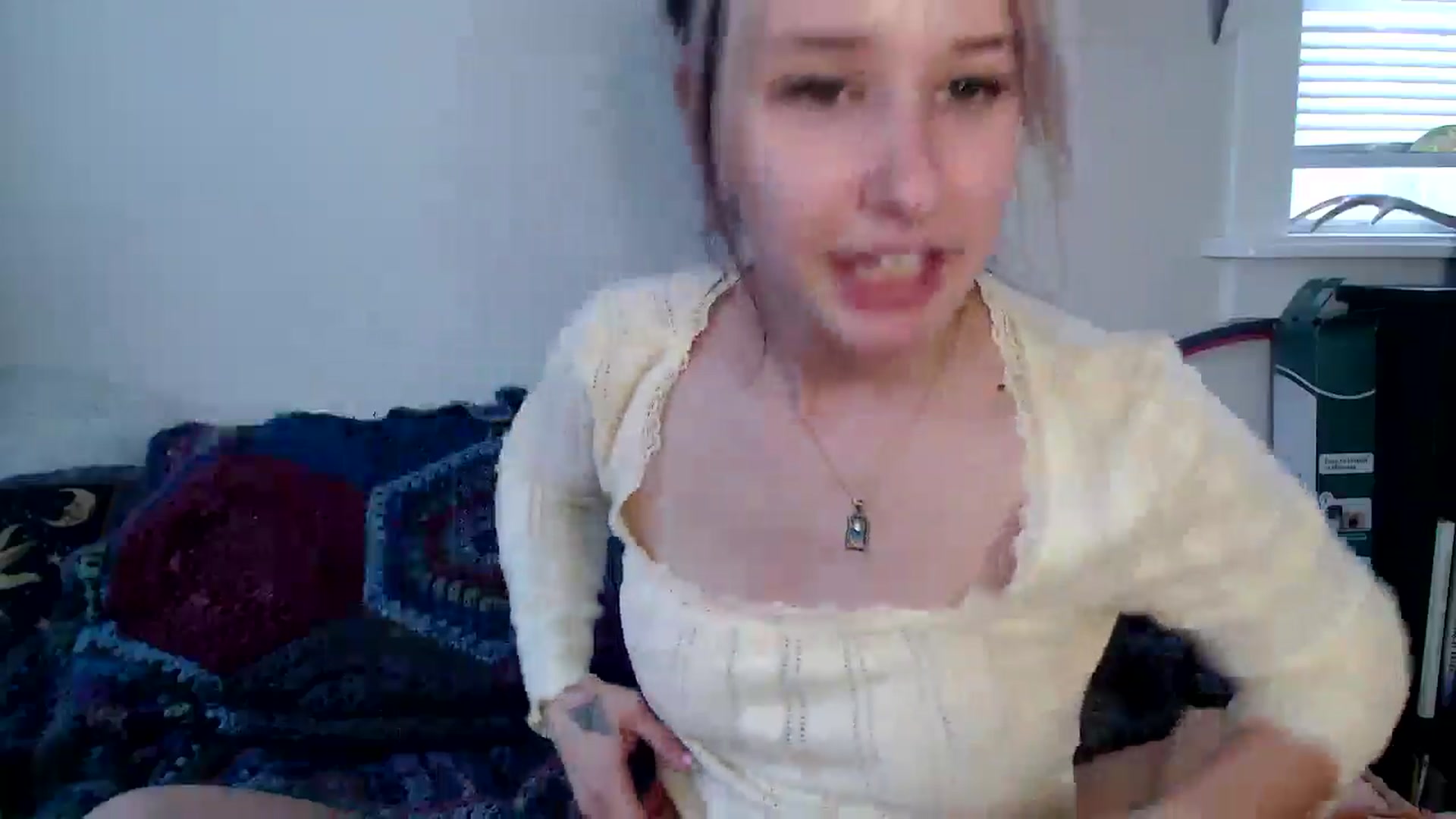 Gallery image thumbnail from Lady_Garnet22's myfreecams stream on, 01/16/2025, 19:43 image 19 of 20