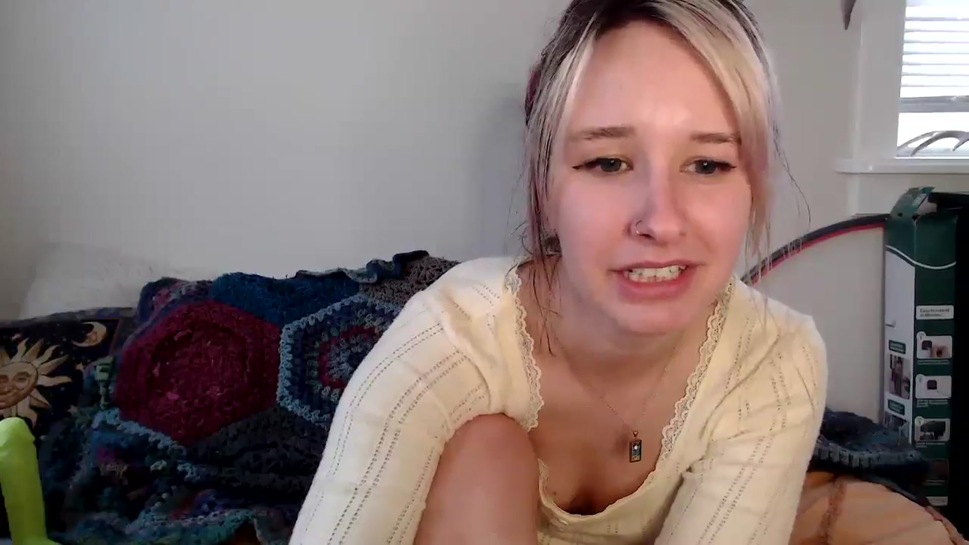 Gallery image thumbnail from Lady_Garnet22's myfreecams stream on, 01/16/2025, 19:43 image 11 of 20