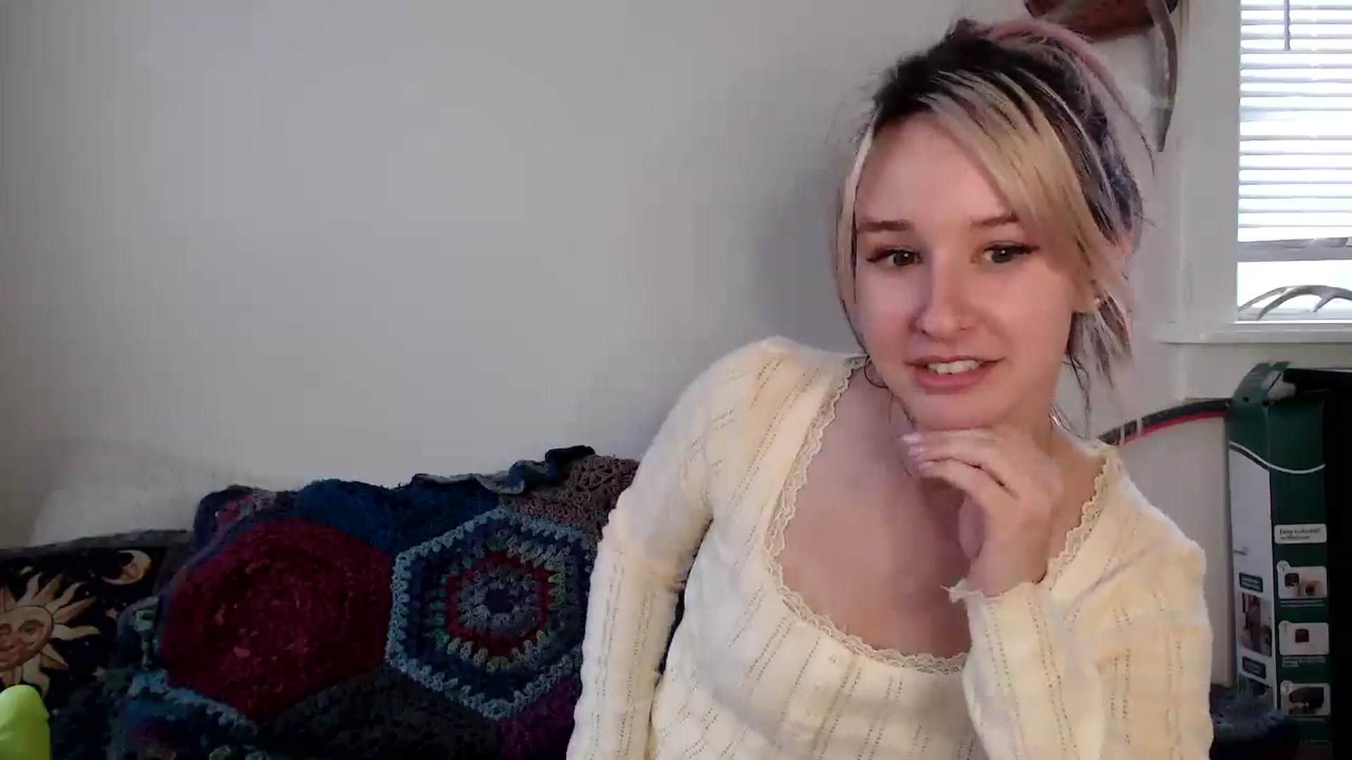 Gallery image thumbnail from Lady_Garnet22's myfreecams stream on, 01/16/2025, 19:43 image 4 of 20
