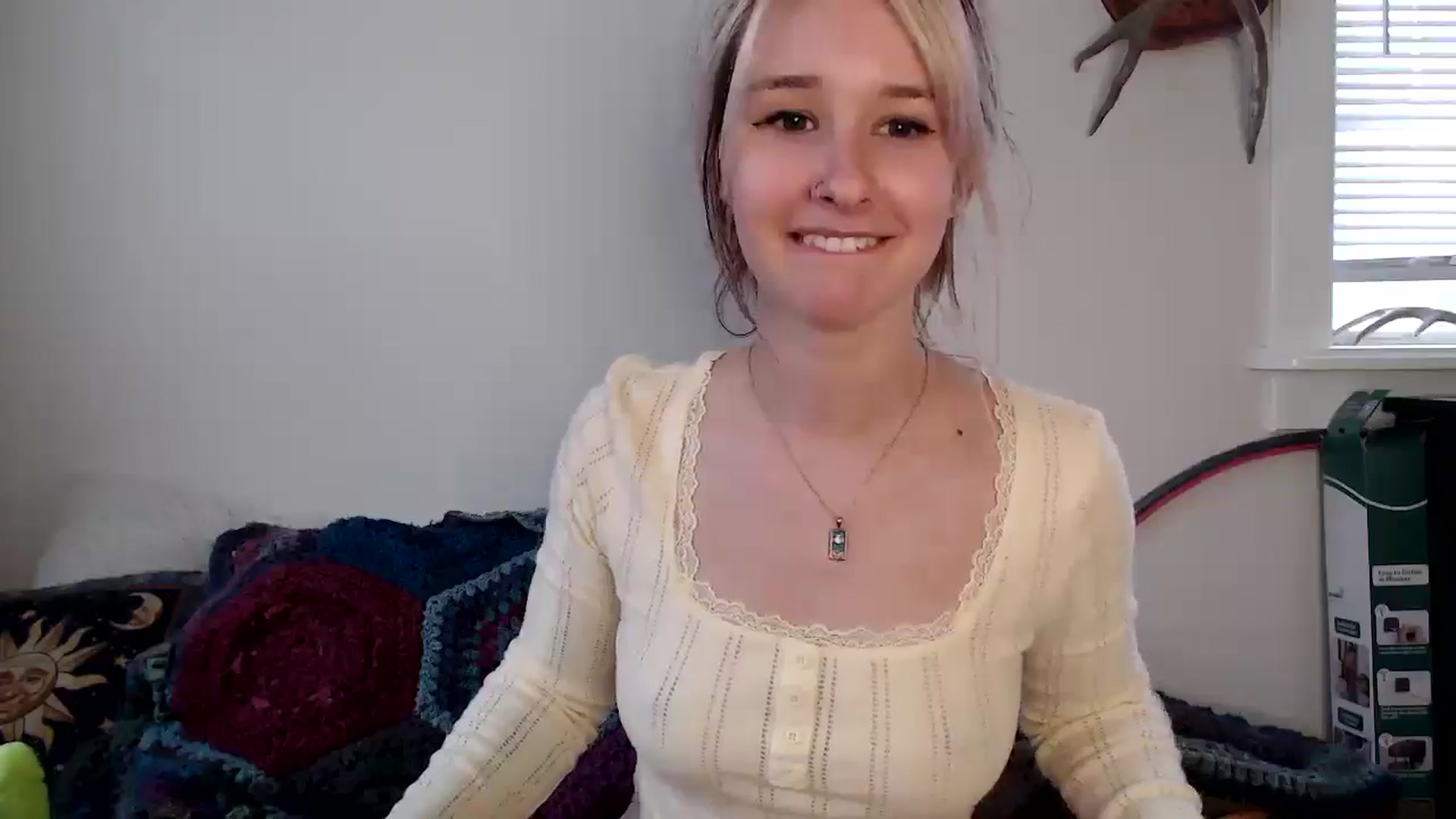 Gallery image thumbnail from Lady_Garnet22's myfreecams stream on, 01/16/2025, 19:43 image 2 of 20