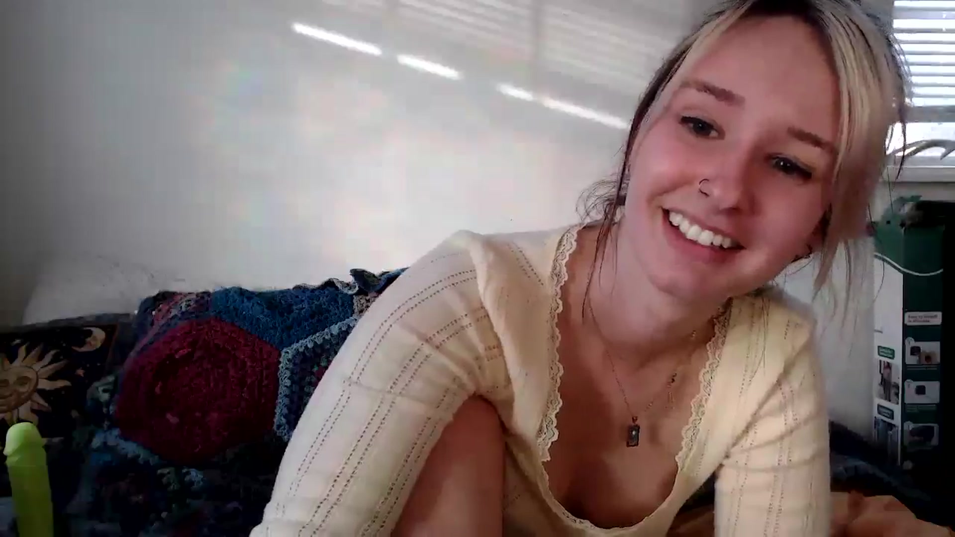 Gallery image thumbnail from Lady_Garnet22's myfreecams stream on, 01/16/2025, 20:40 image 11 of 20