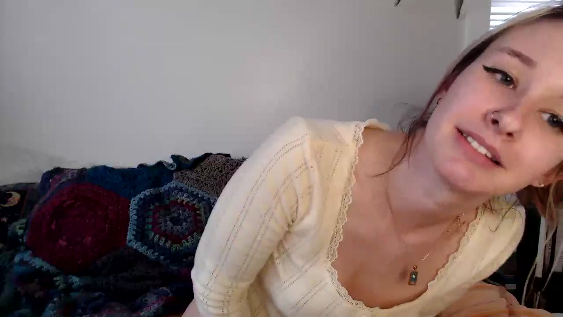 Gallery image thumbnail from Lady_Garnet22's myfreecams stream on, 01/16/2025, 20:40 image 3 of 20