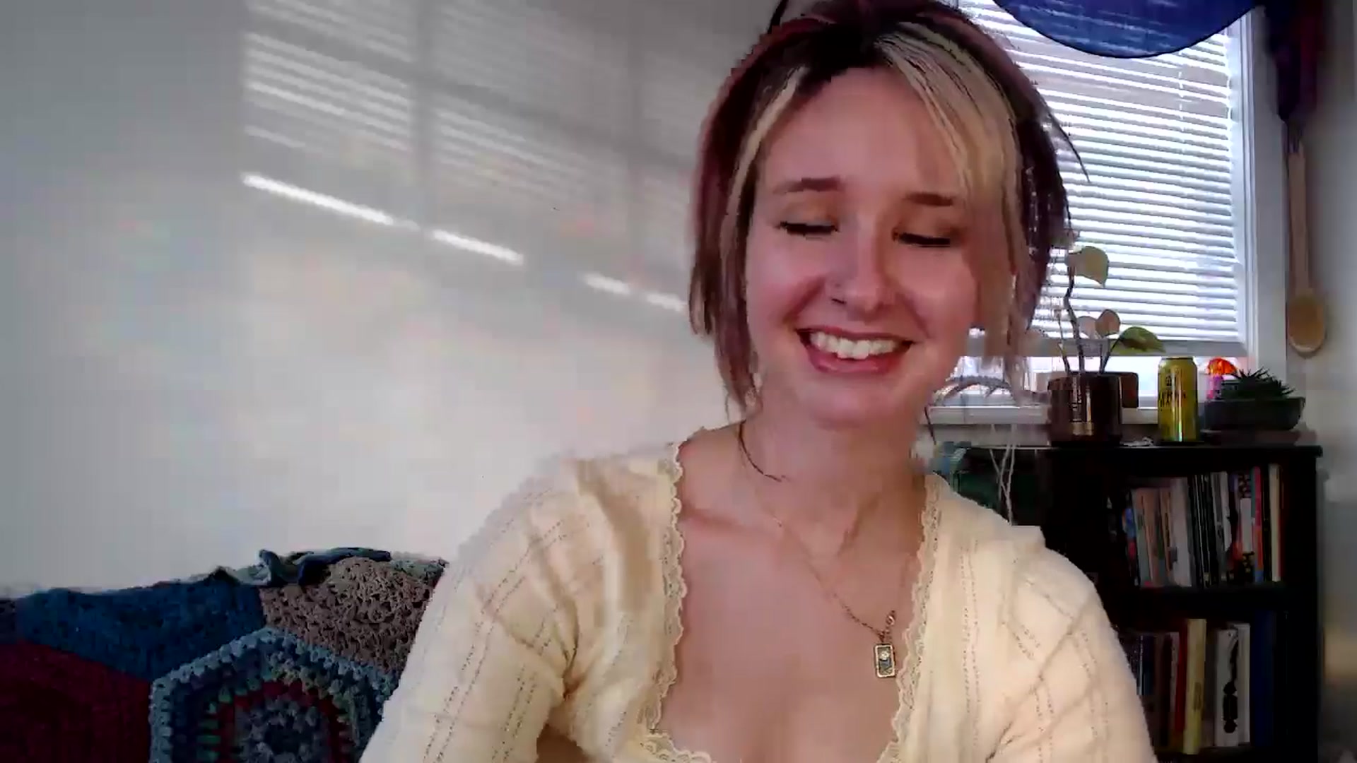 Gallery image thumbnail from Lady_Garnet22's myfreecams stream on, 01/16/2025, 20:40 image 17 of 20