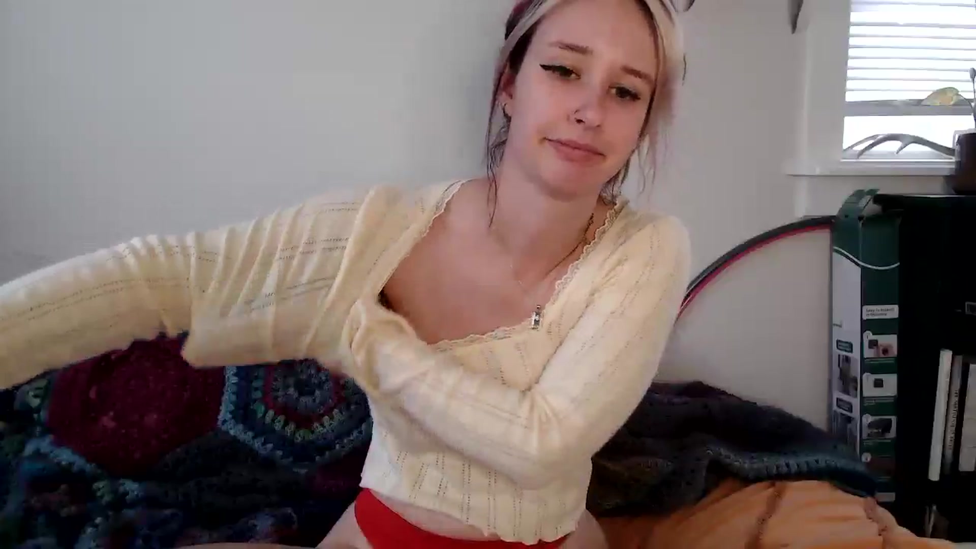 Gallery image thumbnail from Lady_Garnet22's myfreecams stream on, 01/16/2025, 20:40 image 2 of 20