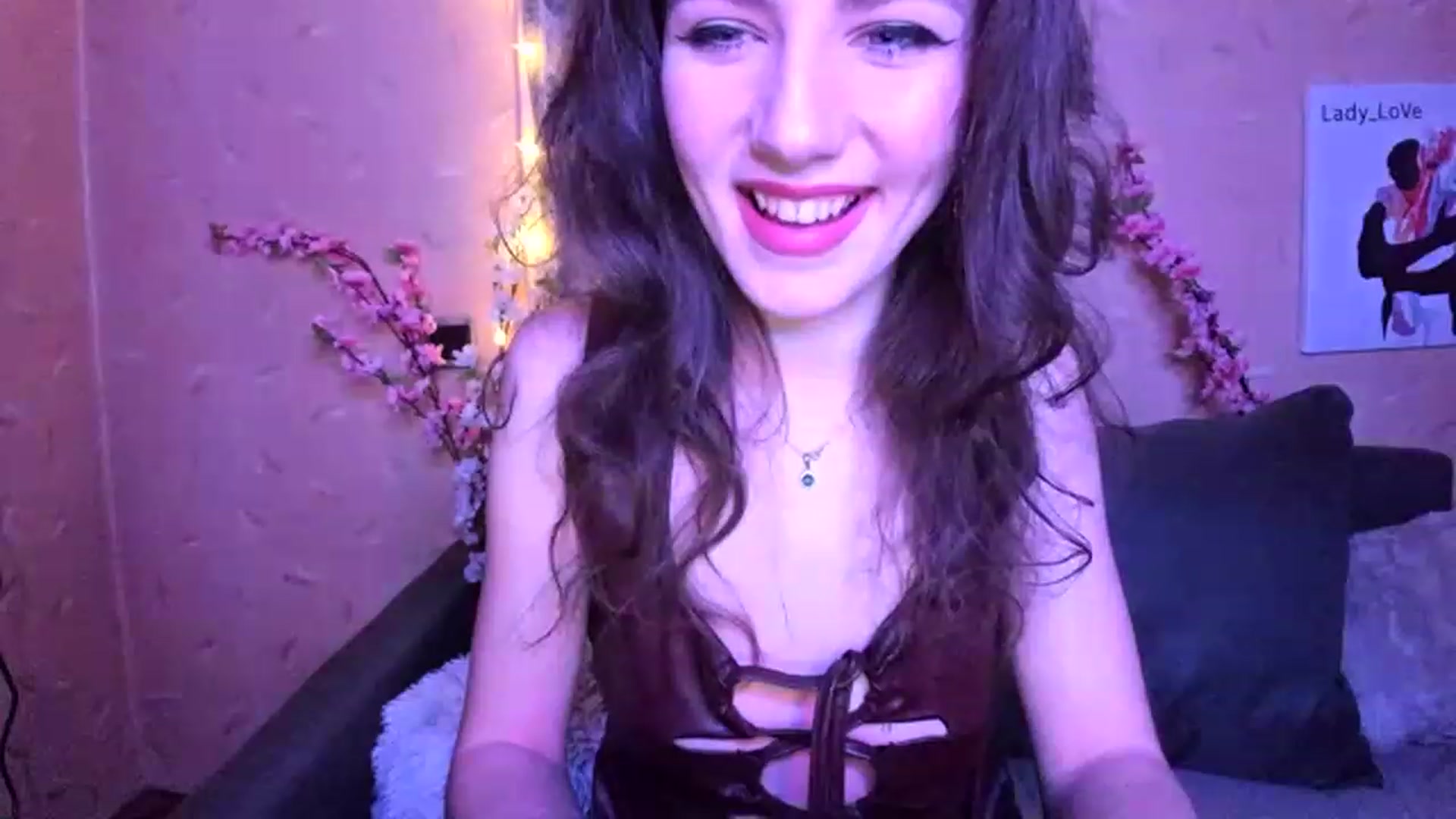Gallery image thumbnail from Lady_LoVe7's myfreecams stream on, 12/16/2022, 15:33 image 12 of 20