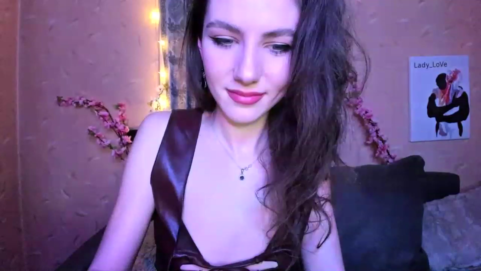 Gallery image thumbnail from Lady_LoVe7's myfreecams stream on, 12/16/2022, 15:33 image 18 of 20