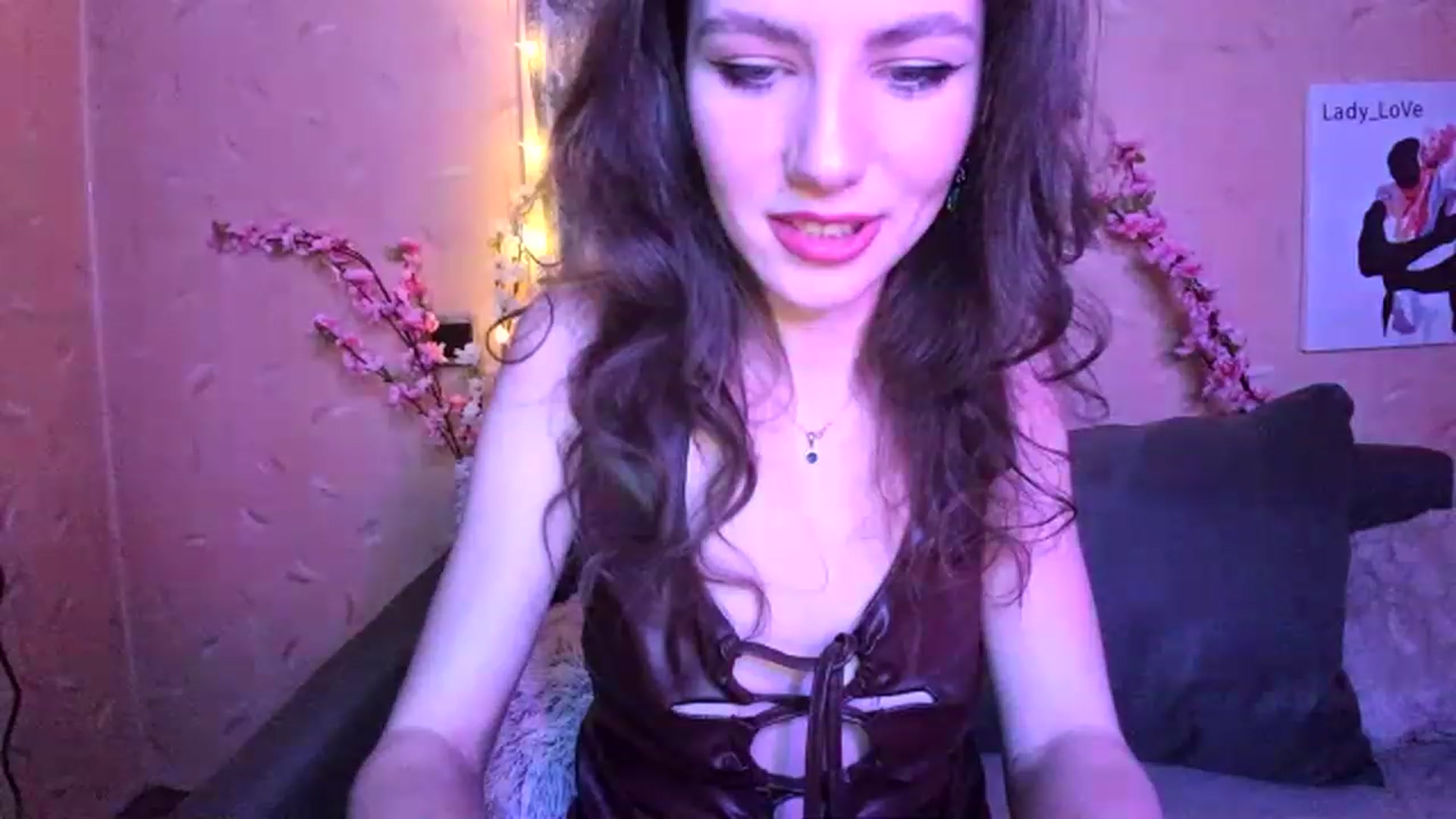 Gallery image thumbnail from Lady_LoVe7's myfreecams stream on, 12/16/2022, 15:33 image 10 of 20