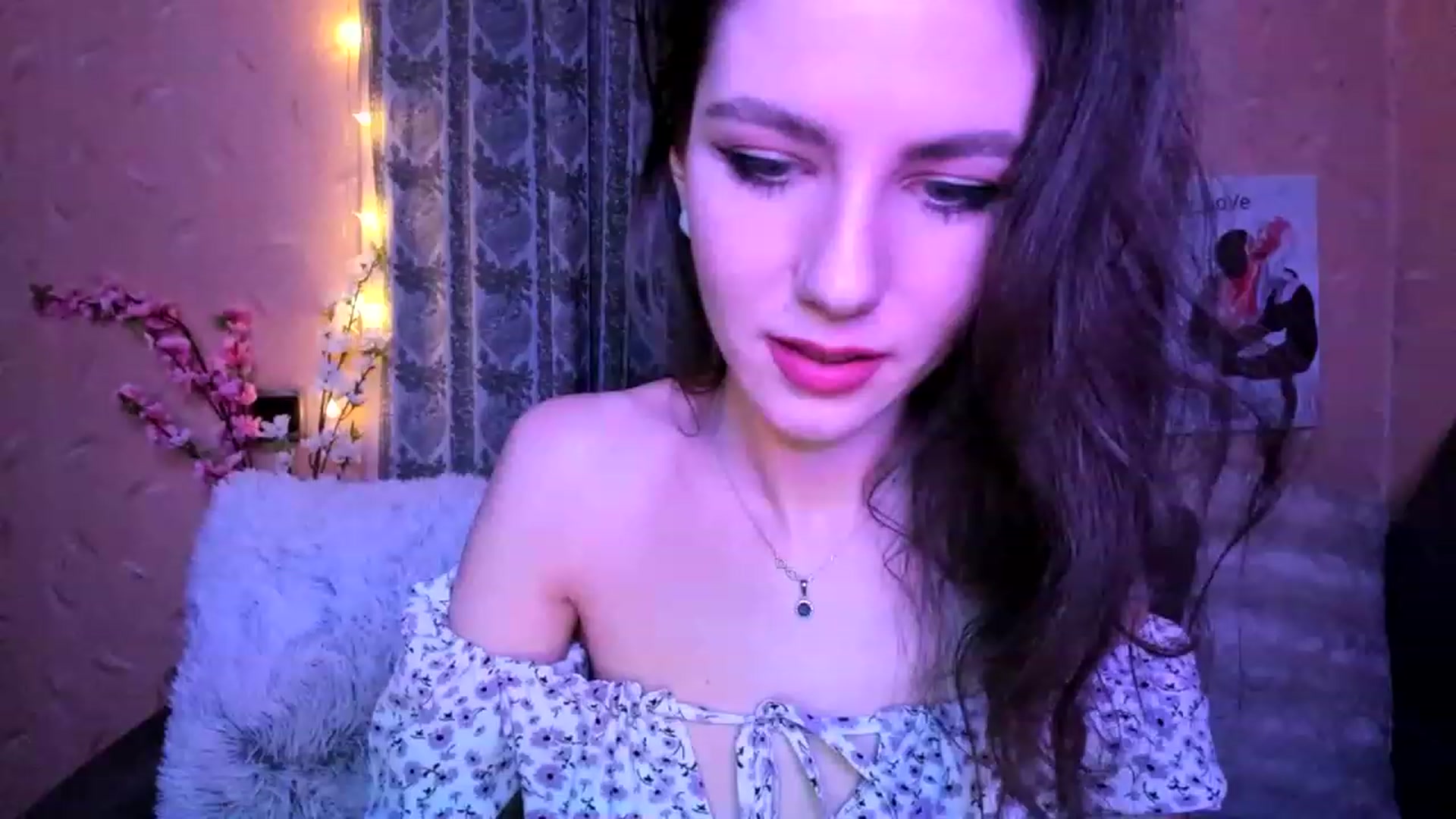 Gallery image thumbnail from Lady_LoVe7's myfreecams stream on, 12/16/2022, 22:16 image 12 of 20