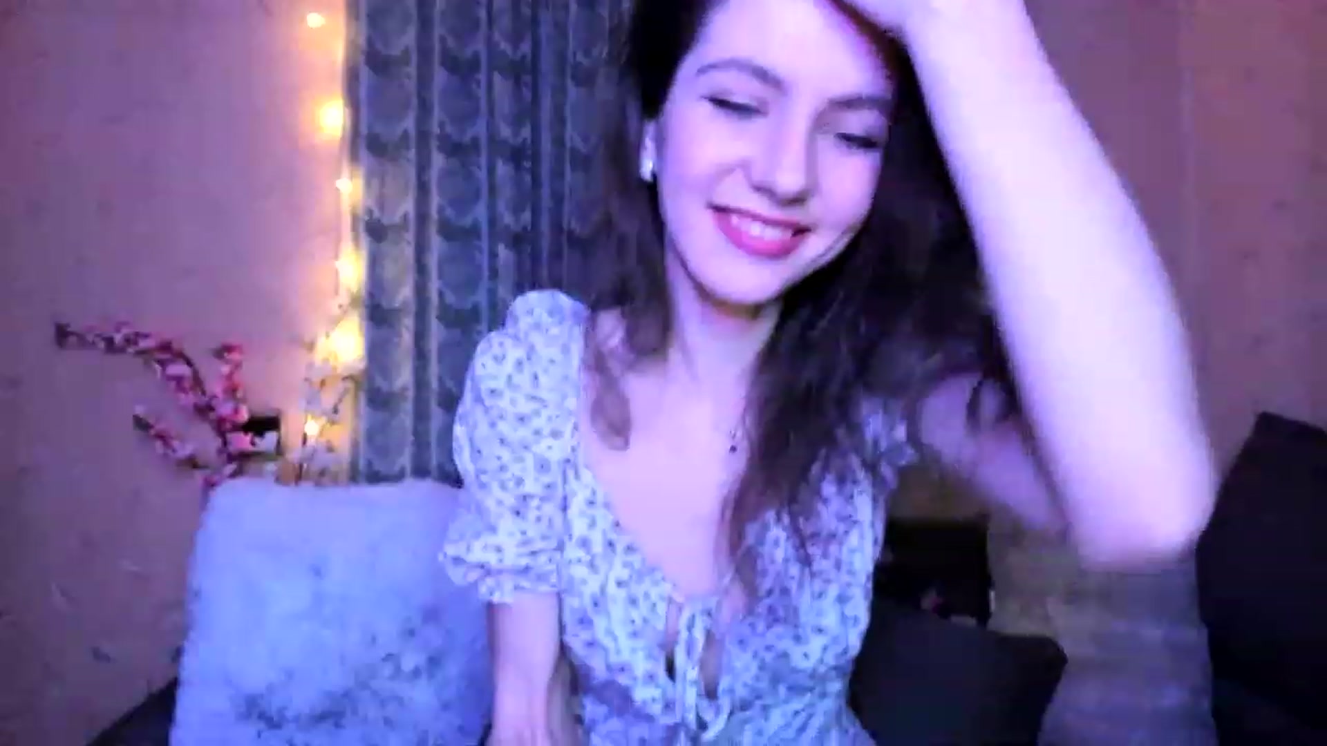 Gallery image thumbnail from Lady_LoVe7's myfreecams stream on, 12/16/2022, 22:16 image 17 of 20