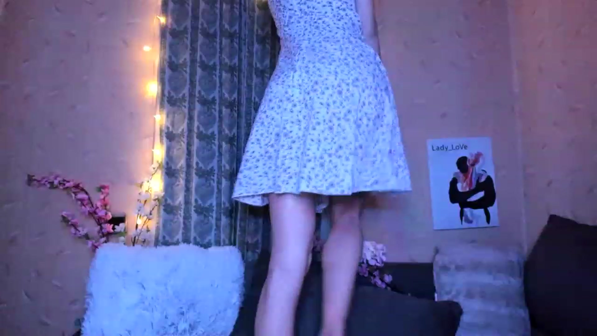 Gallery image thumbnail from Lady_LoVe7's myfreecams stream on, 12/16/2022, 22:16 image 16 of 20