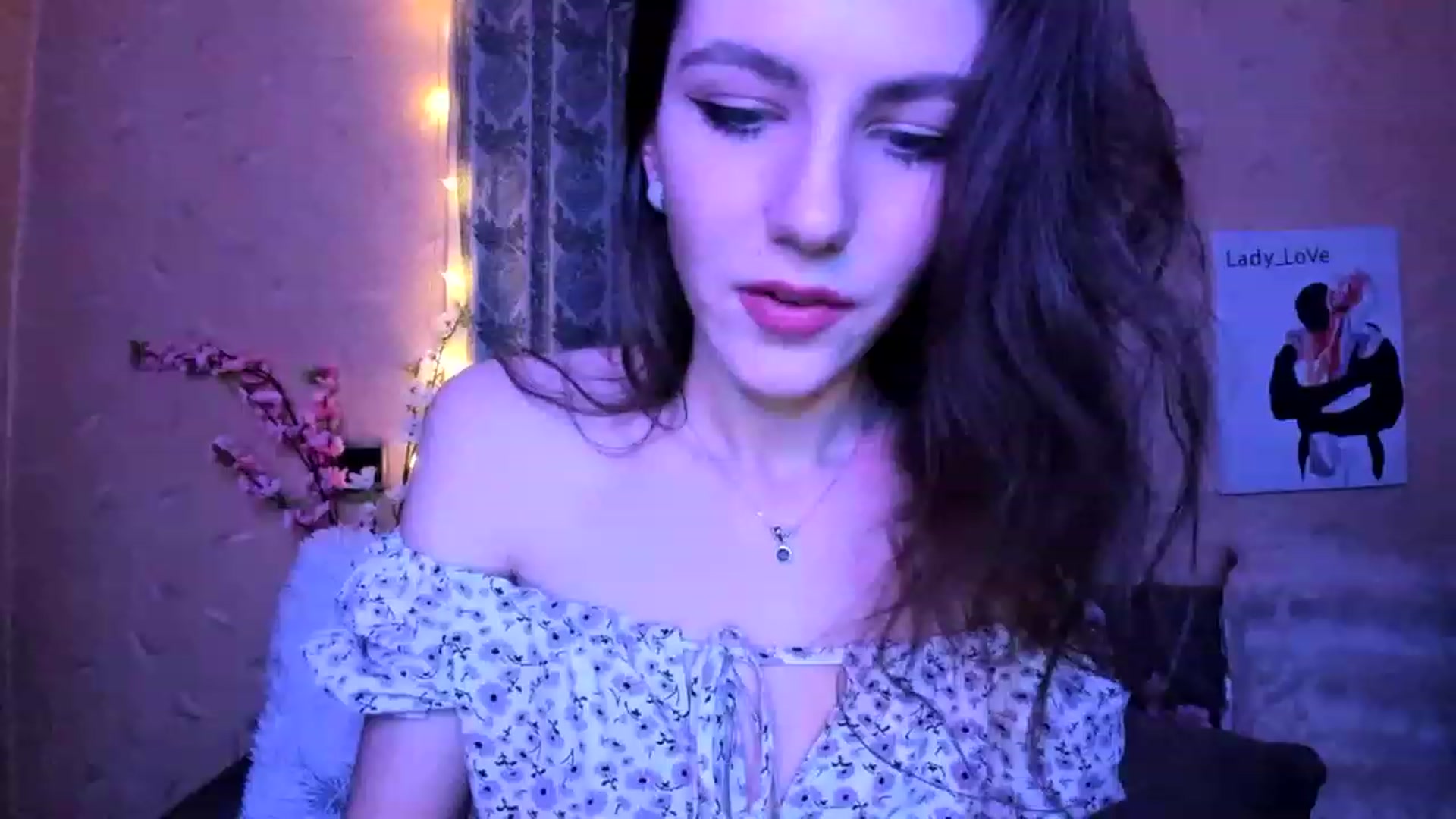 Gallery image thumbnail from Lady_LoVe7's myfreecams stream on, 12/16/2022, 22:16 image 18 of 20