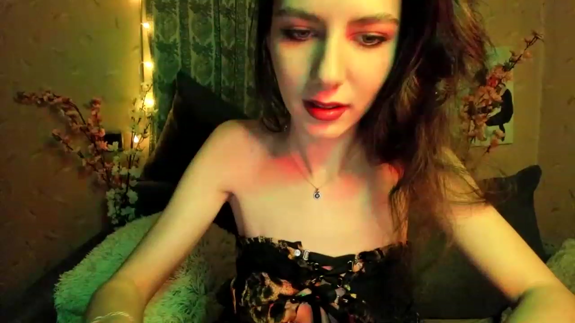 Gallery image thumbnail from Lady_LoVe7's myfreecams stream on, 12/20/2022, 19:34 image 6 of 20