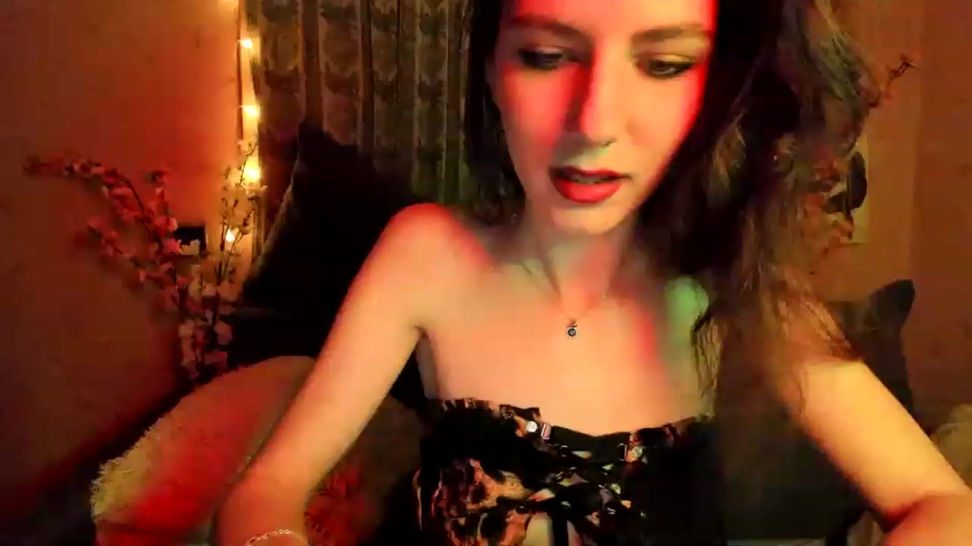 Gallery image thumbnail from Lady_LoVe7's myfreecams stream on, 12/20/2022, 19:34 image 8 of 20