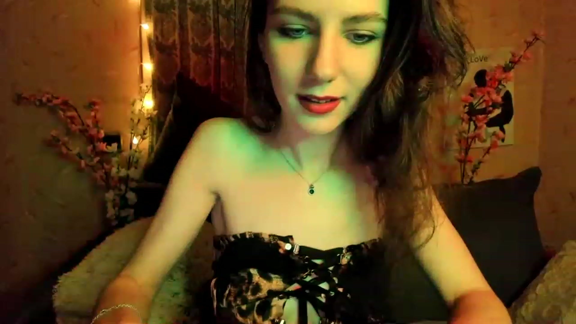 Gallery image thumbnail from Lady_LoVe7's myfreecams stream on, 12/20/2022, 19:34 image 9 of 20