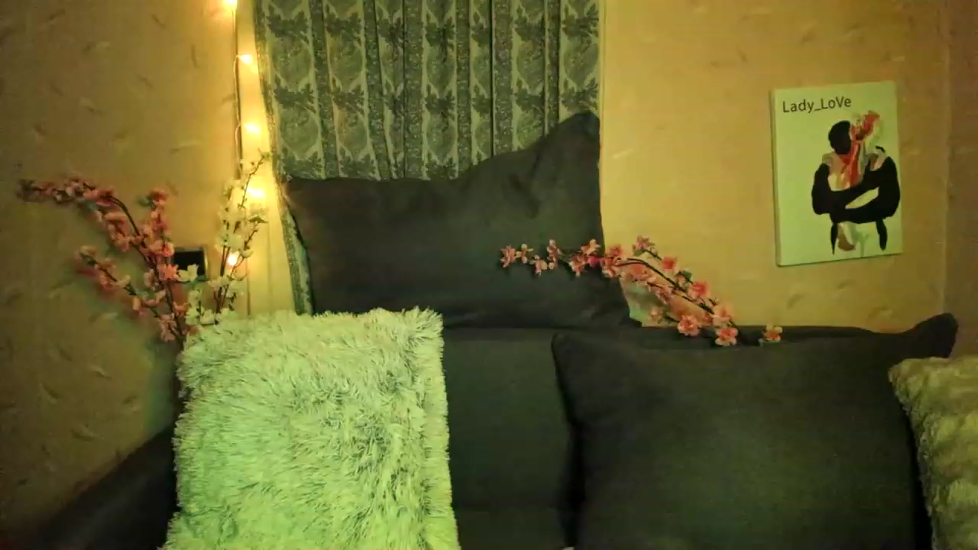 Gallery image thumbnail from Lady_LoVe7's myfreecams stream on, 12/21/2022, 03:46 image 14 of 20