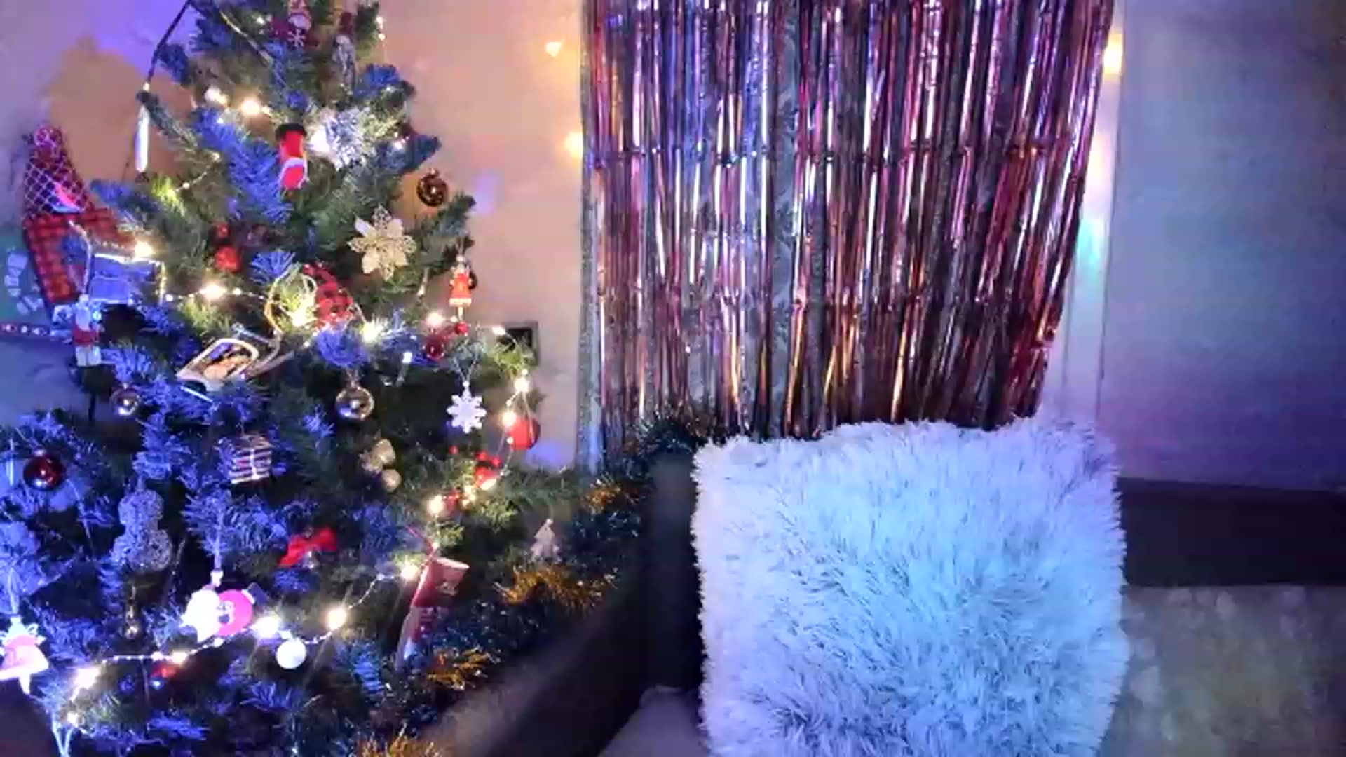 Gallery image thumbnail from Lady_LoVe7's myfreecams stream on, 12/25/2022, 02:49 image 6 of 20