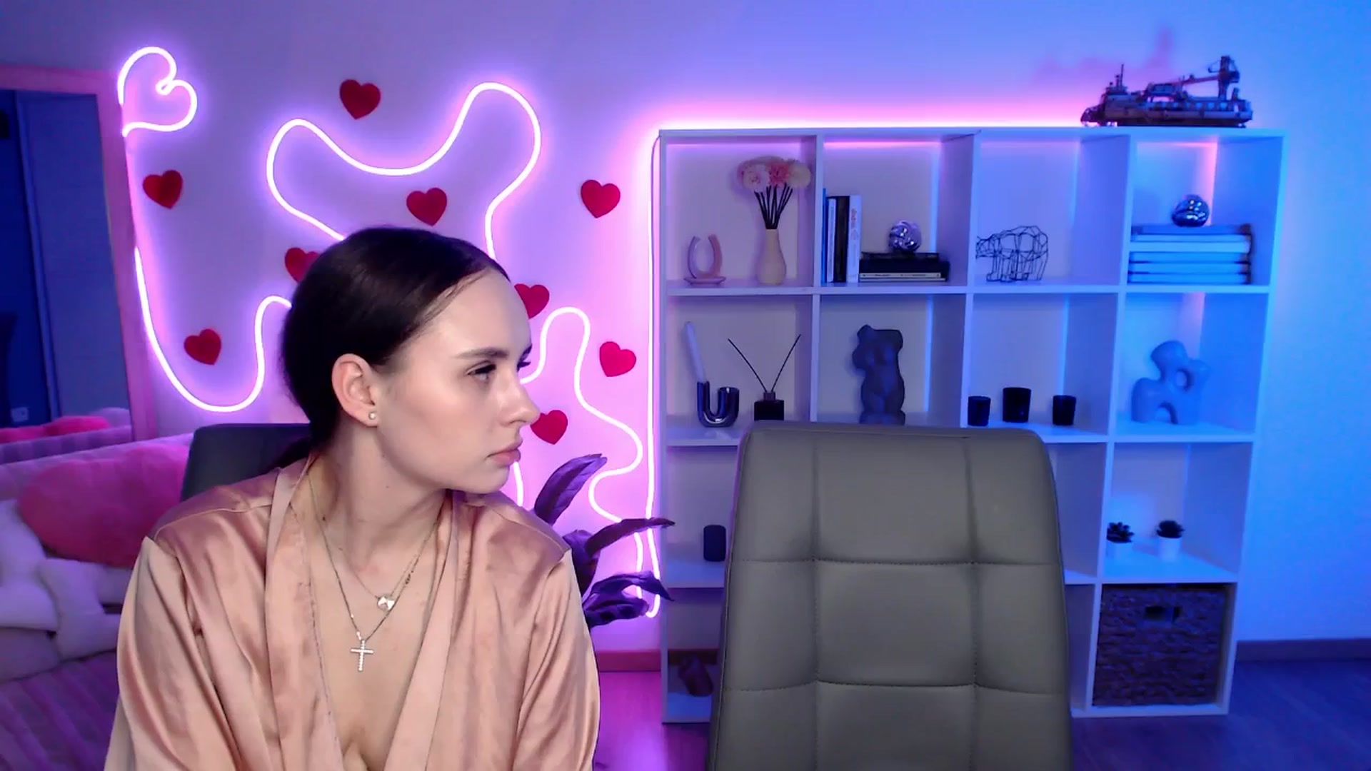 Gallery image thumbnail from Lady_Luck0's myfreecams stream on, 04/11/2026, 24:31 image 10 of 20