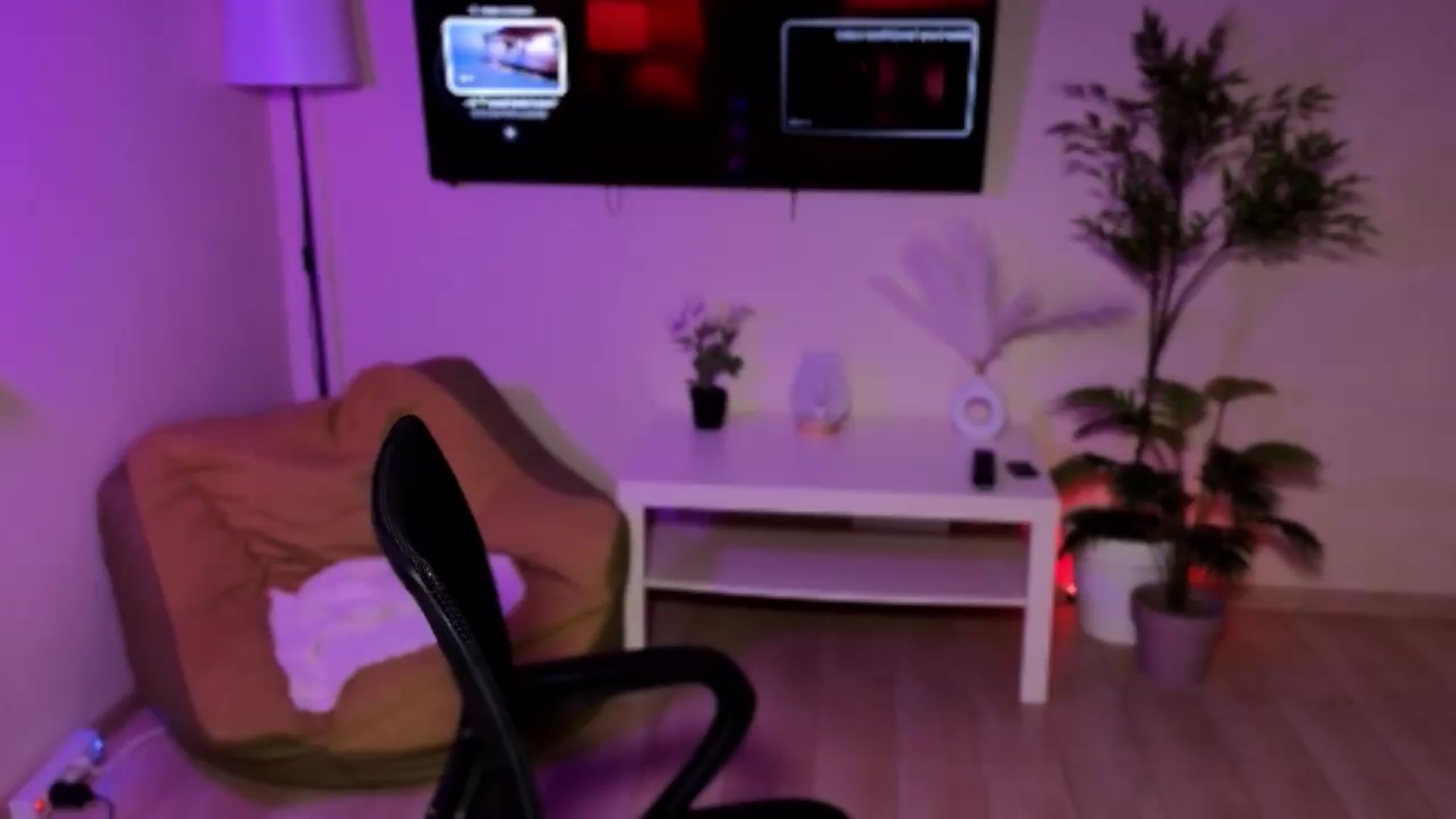 Gallery image thumbnail from Lady_Luck0's myfreecams stream on, 08/12/2026, 24:15 image 20 of 20